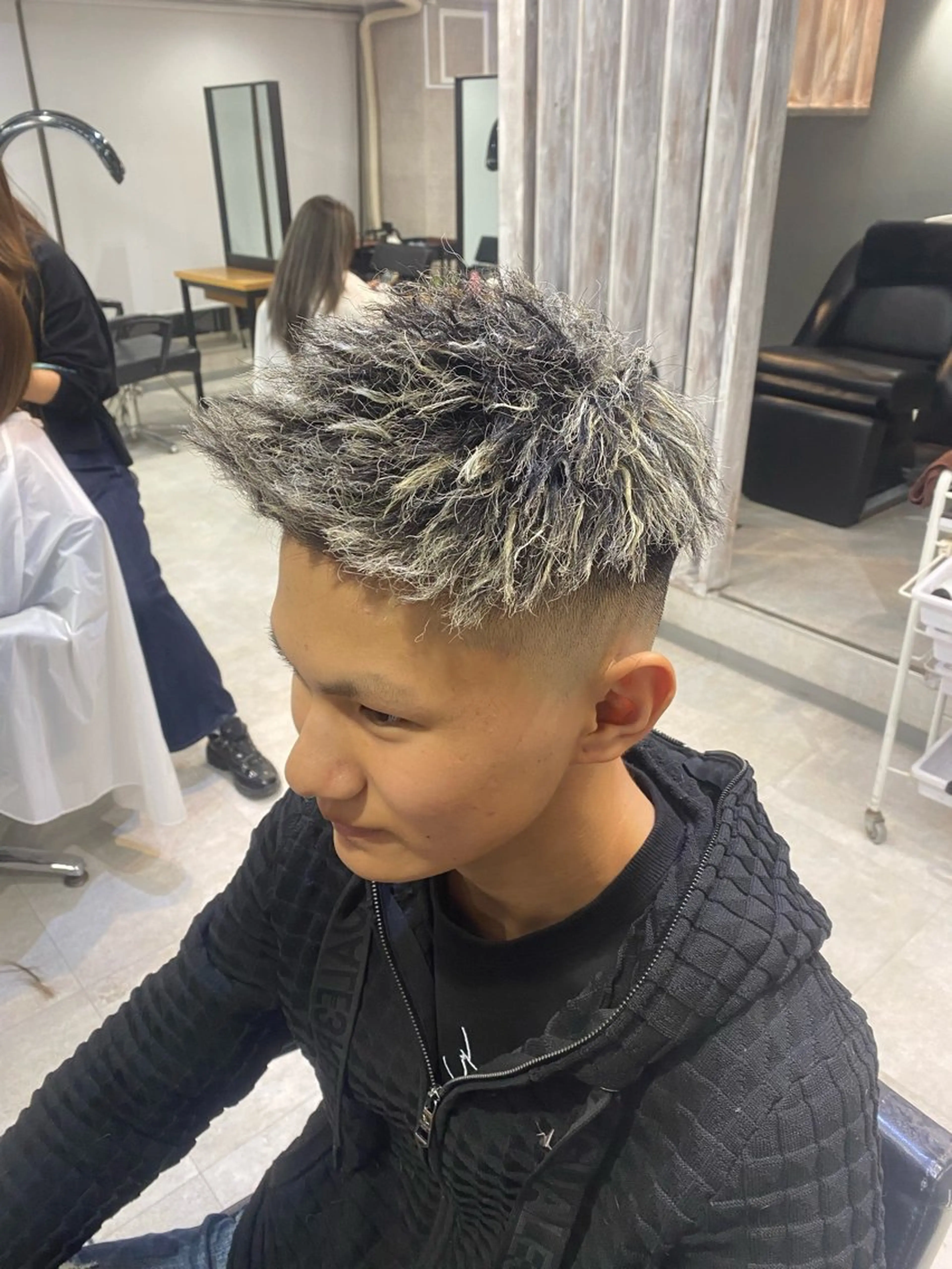 ショート カラー パーマ メンズ メンズメッシュ メンズパーマ メンズツイストパーマ メッシュ ツイストパーマ カット ヘアカラー パーマ 🐉『メンズ美容師』 吉田龍星🐉のヘアスタイル