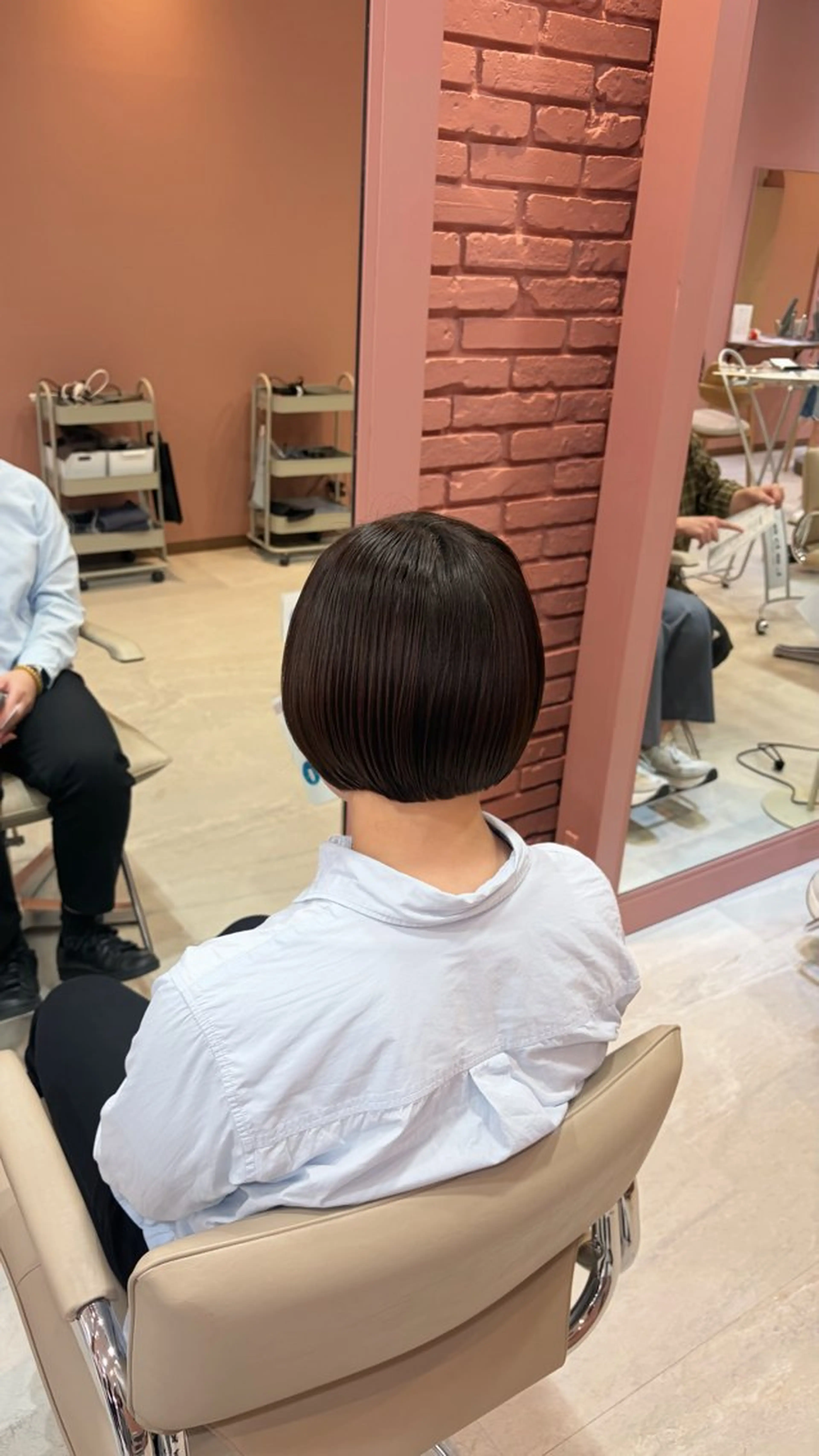 ショート カット 聖菜/ hina /レイヤー/艶カラーのヘアスタイル