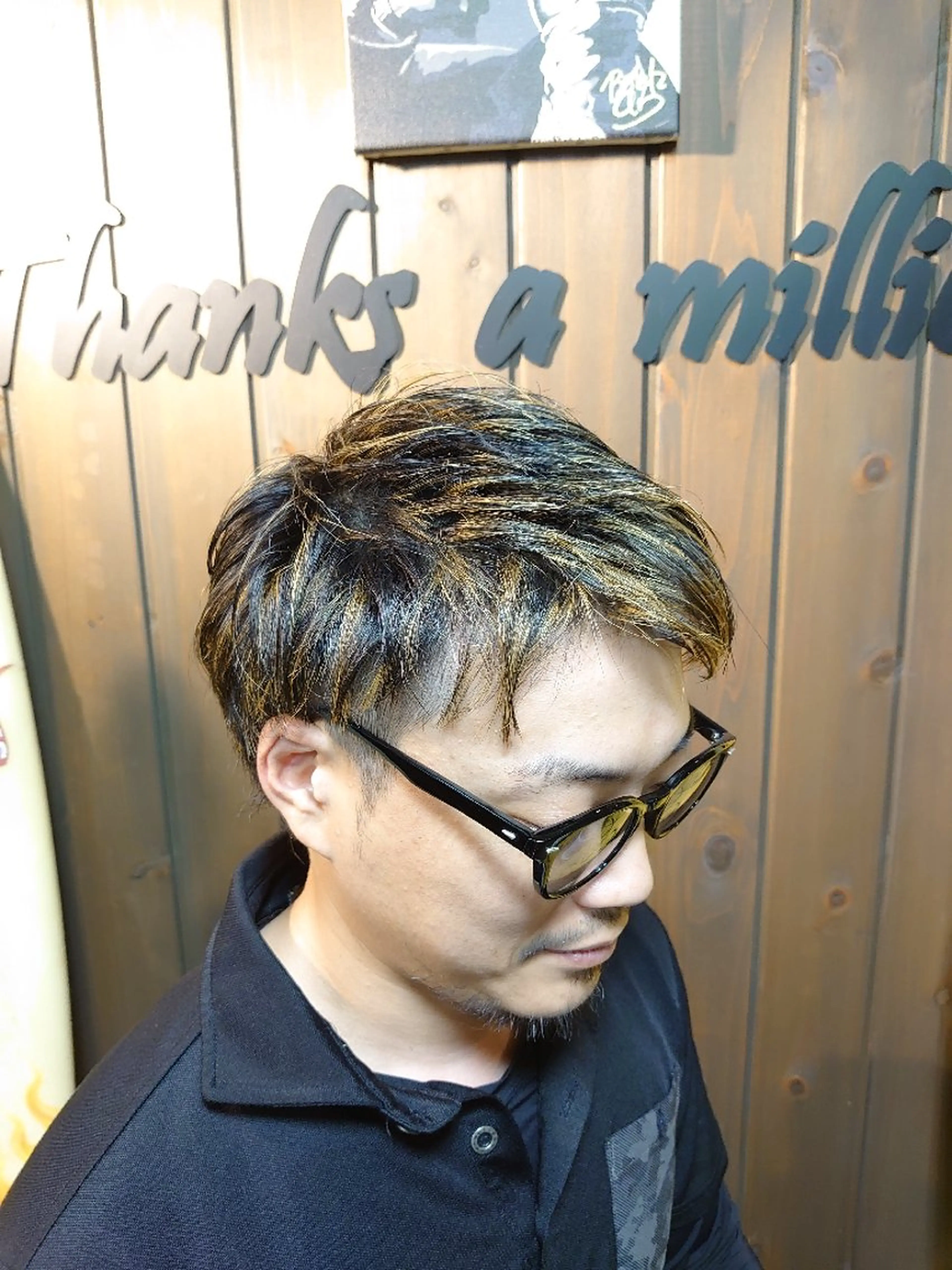 カラー メンズ メンズハイライト ハイライトカラー カット ヘアカラー サンフラット所属・岡林 選のヘアスタイル