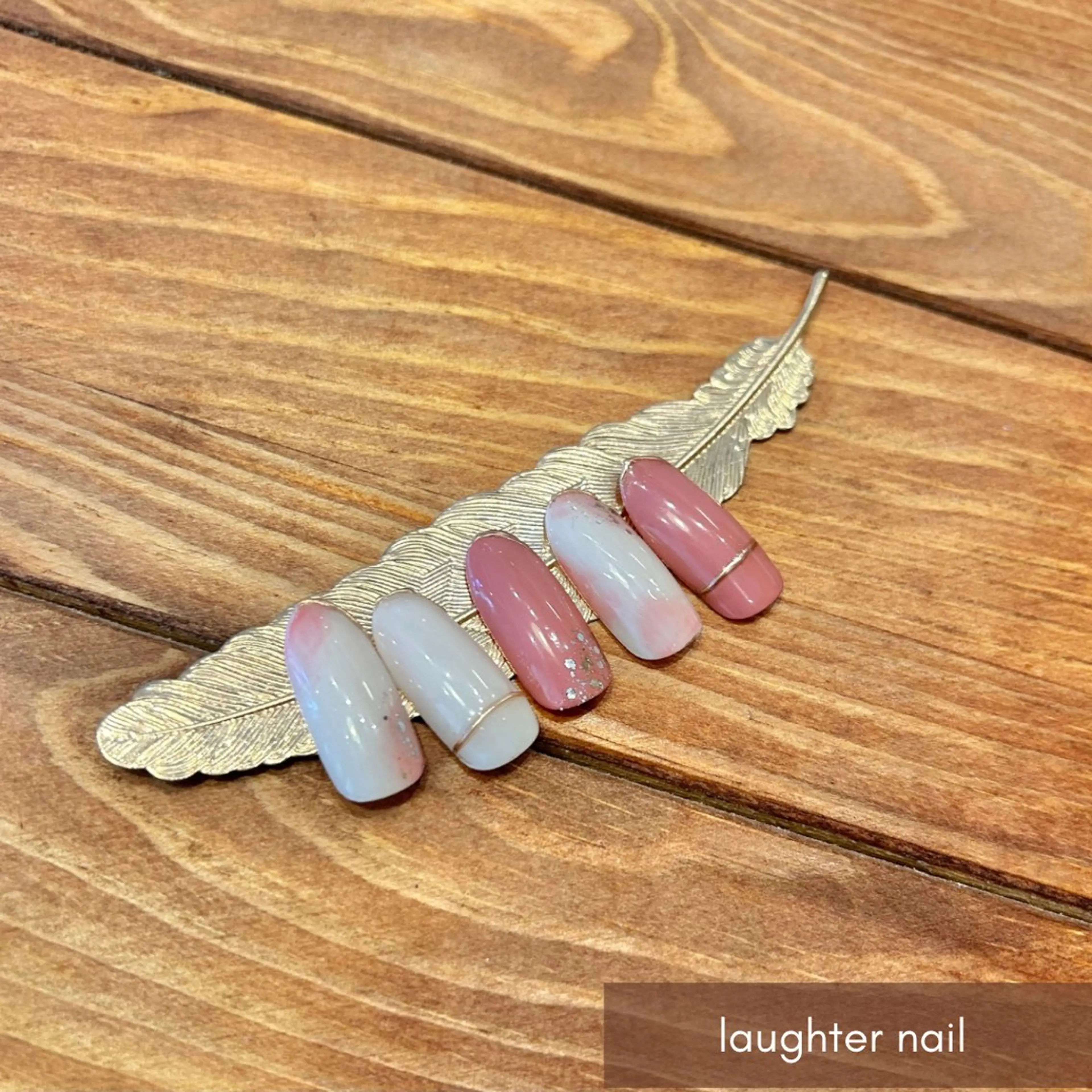 ネイル アートネイル ジェルネイル キラキラネイル ラメ(グリッター) ミラーネイル ハンドネイル laughter nailのネイルデザイン