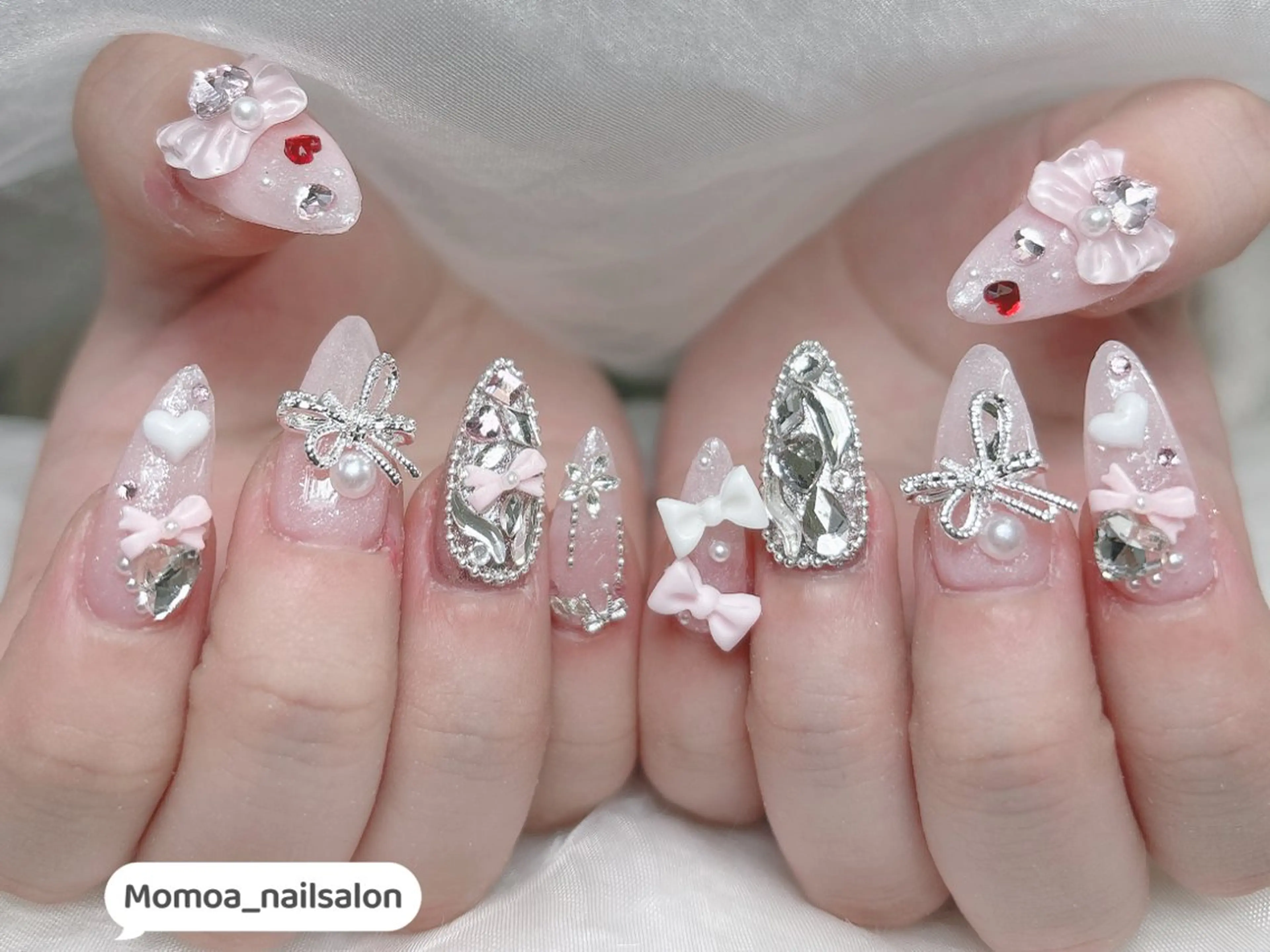 ネイル キラキラネイル 韓国ネイル スカルプネイル ハンドネイル MoMoA Nail ネイル長さ出し専門店のネイルデザイン