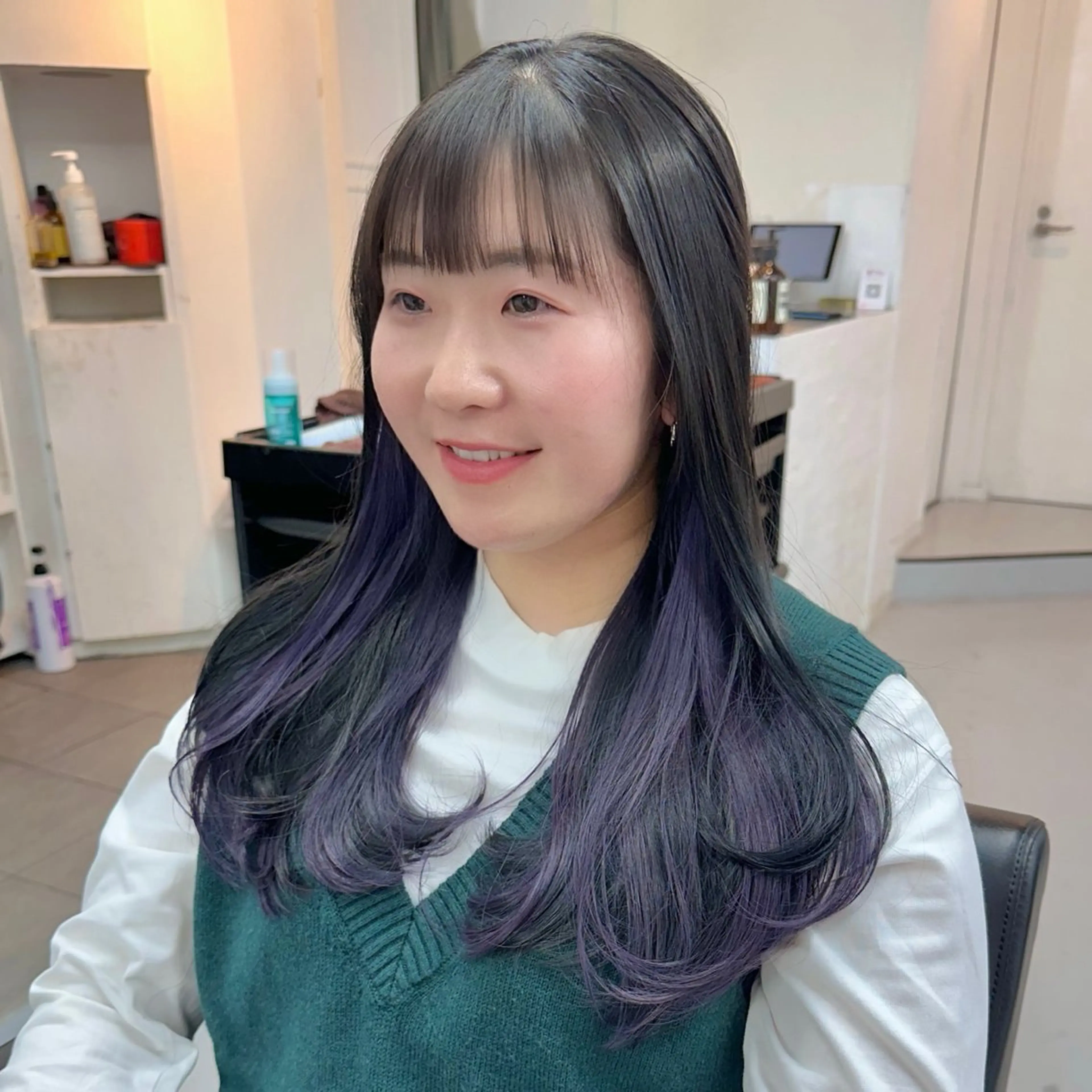 セミロング カラー ブリーチ ケアブリーチ デザインカラー インナーカラー レイヤーカット カット ヘアカラー トリートメント インナーカラー/レイ ヤーカット♡/マキシのヘアスタイル