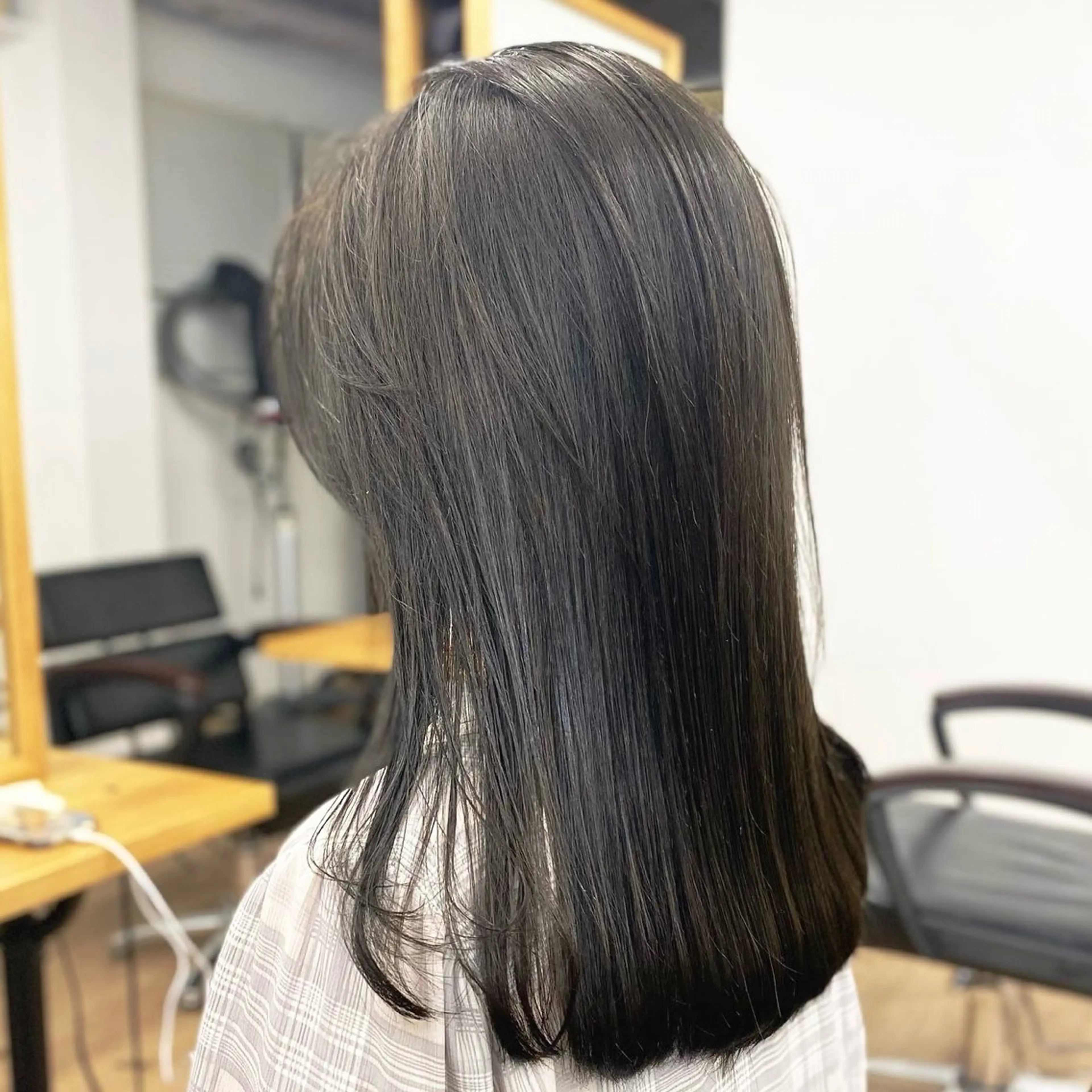 ミディアム カラー カット ヘアカラー トリートメント 韓国風×透明感カラー 髪質改善オタベシンヤのヘアスタイル