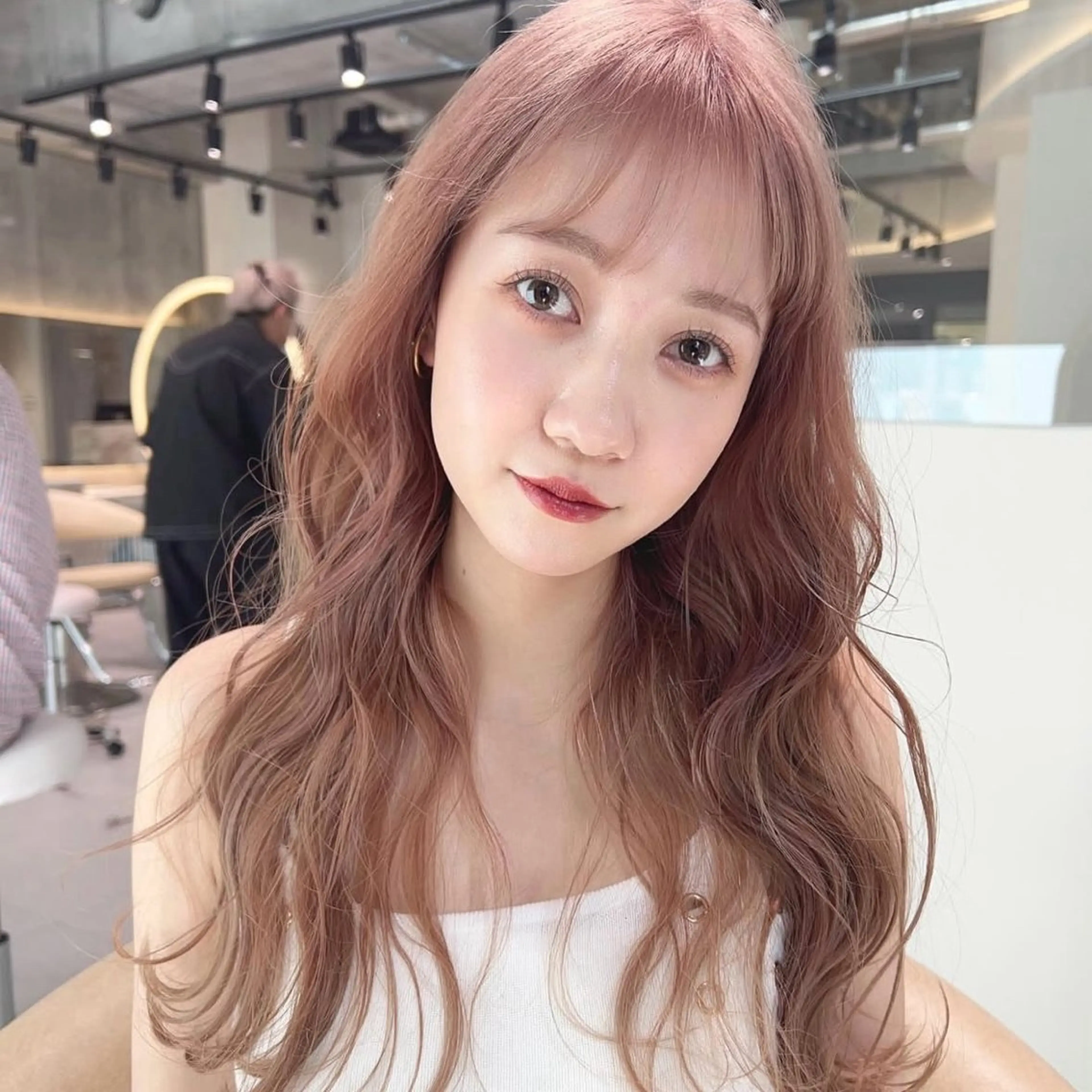ロング カラー ヘアカラー トリートメント Lond Le'a /ハイトーンカラーのヘアスタイル