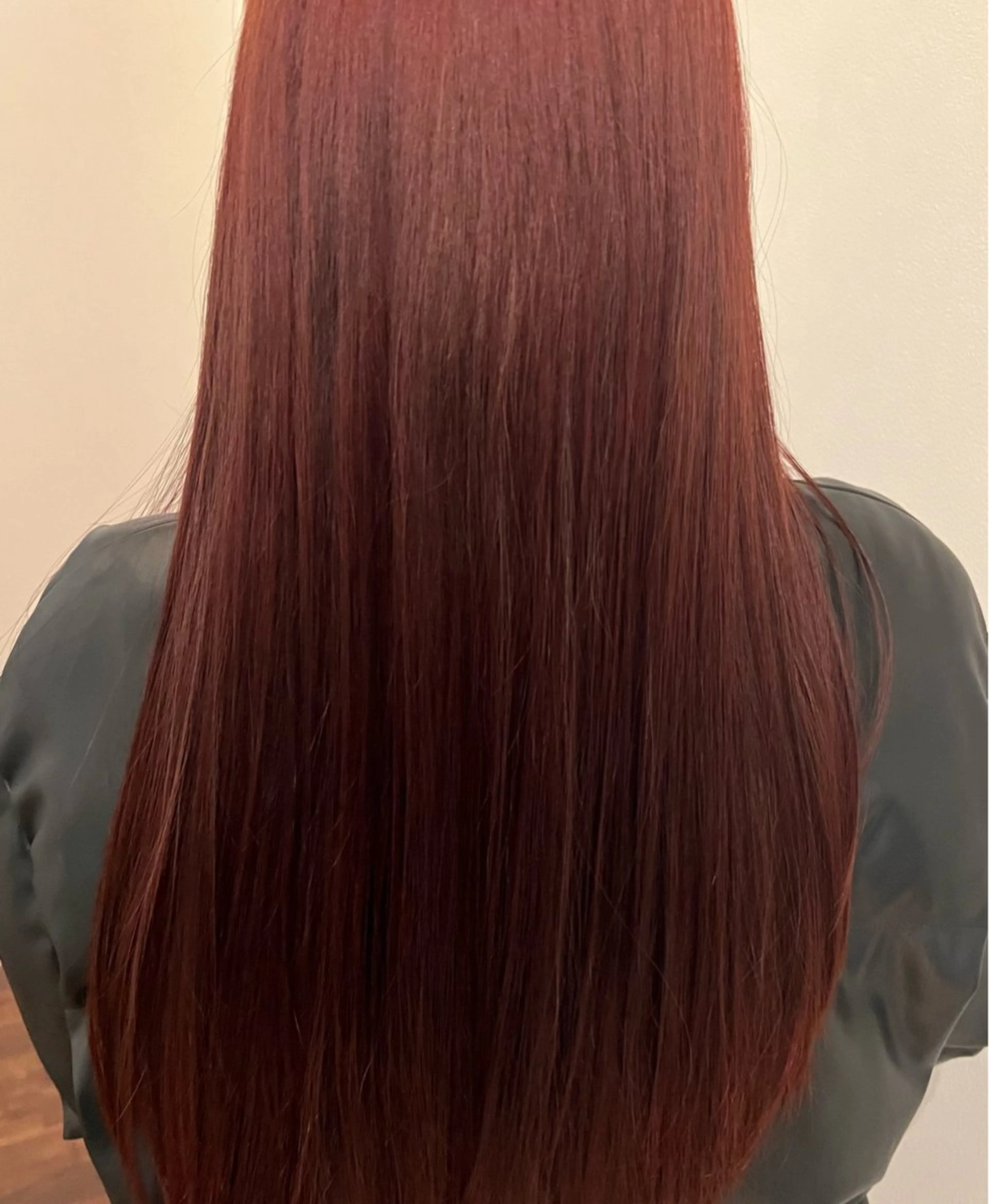 ロング カラー ボルドーカラー 廣瀬 京花のヘアスタイル