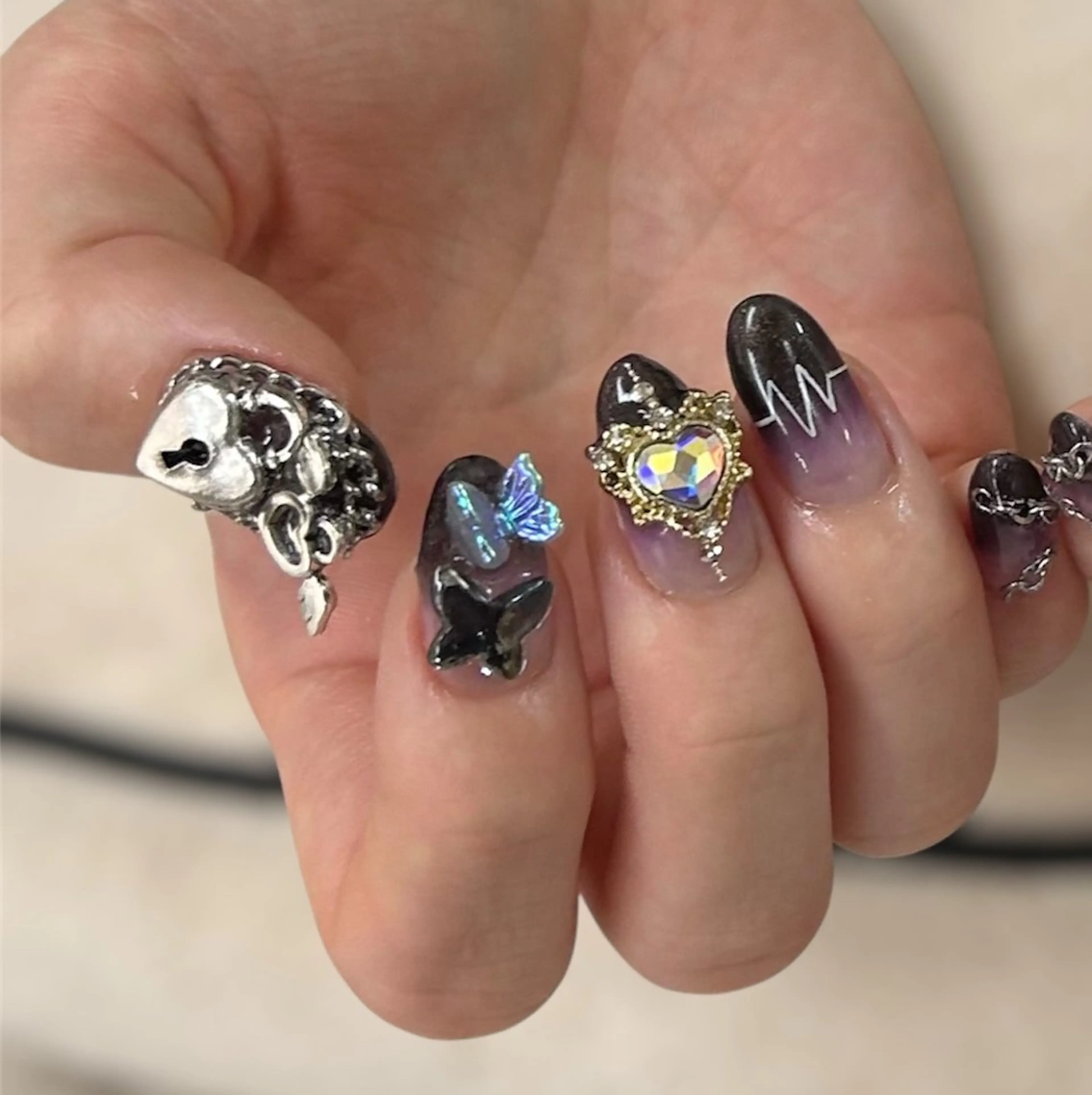 ネイル アトリエ　ミモザ所属・いまむら あかりのネイルデザイン