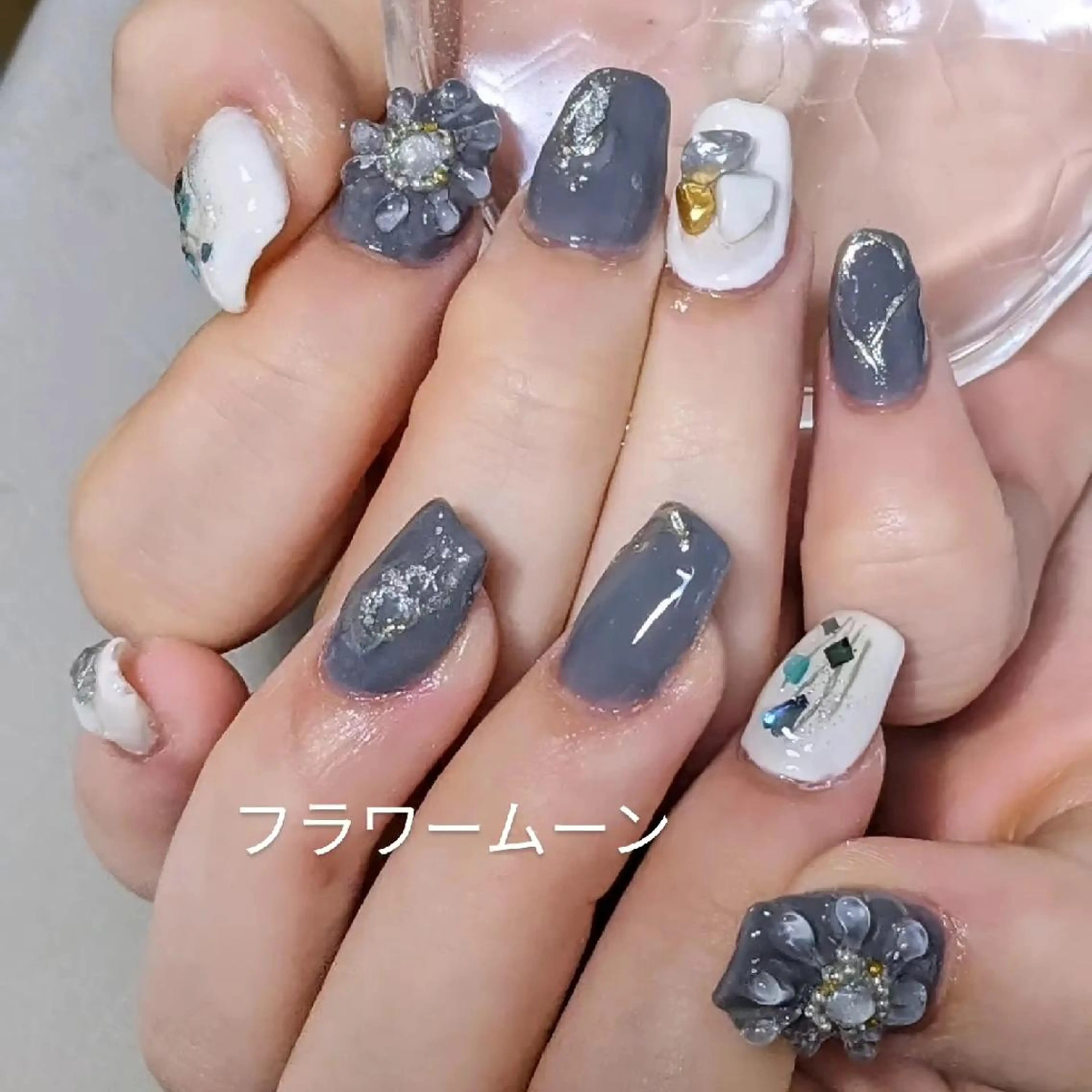 ネイル フラワーネイル ミラーネイル ニュアンスネイル フラワー ムーンのネイルデザイン