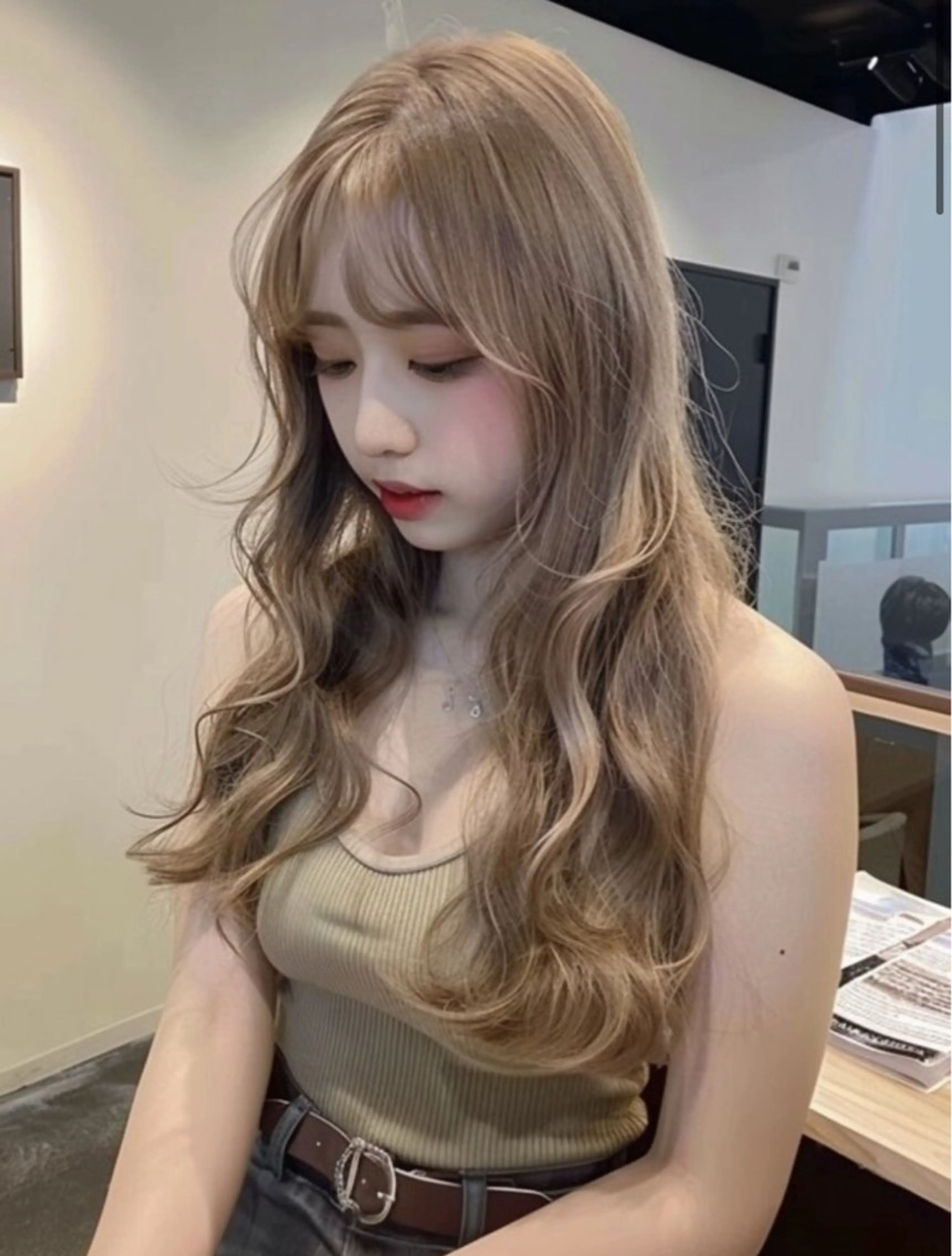 ロング ヘアカラー isseiハイトーン /韓国レイヤーのヘアスタイル