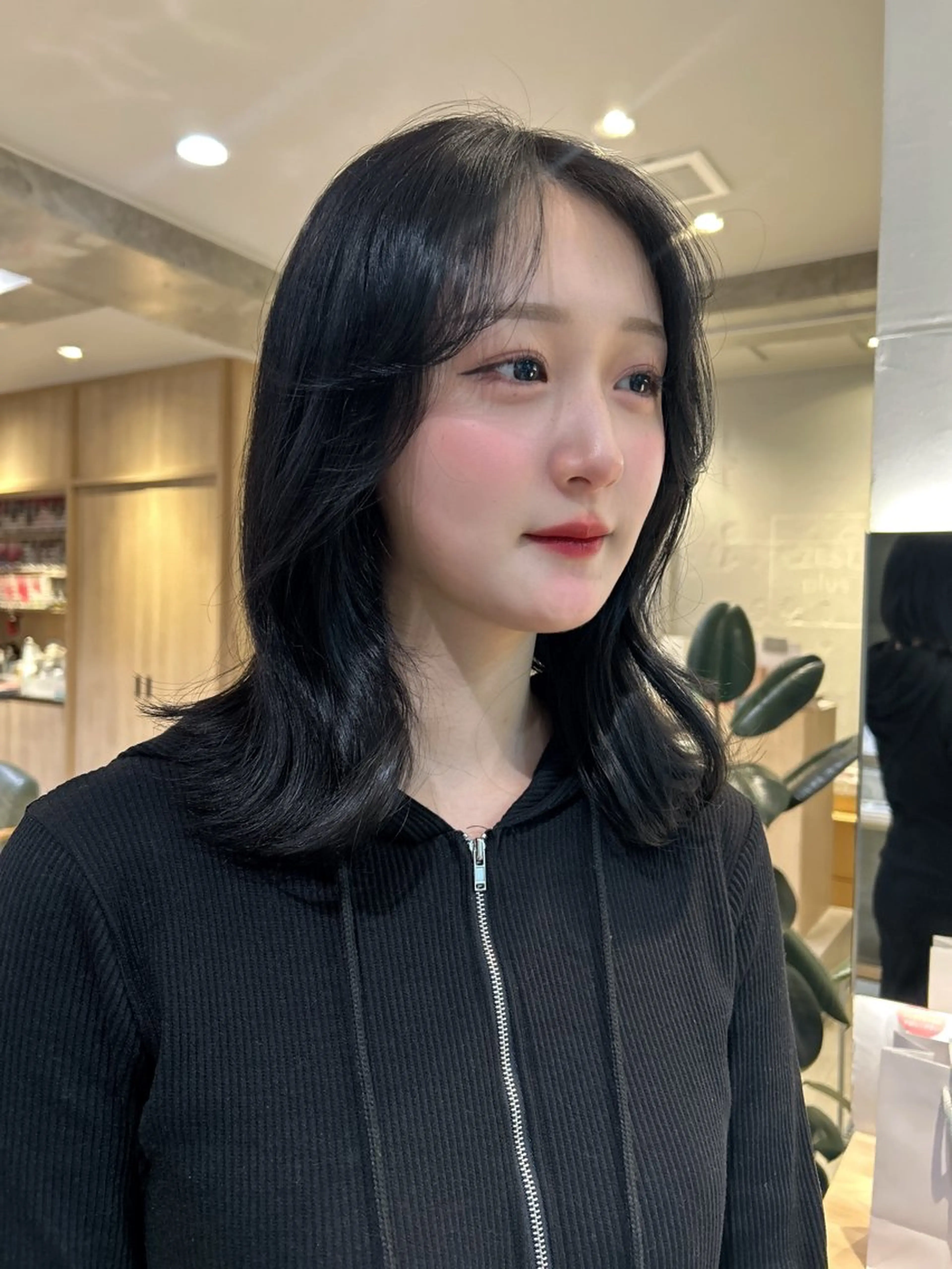 ミディアム 𝐚𝐨𝐢🩰/ パーソナルカラーのヘアスタイル