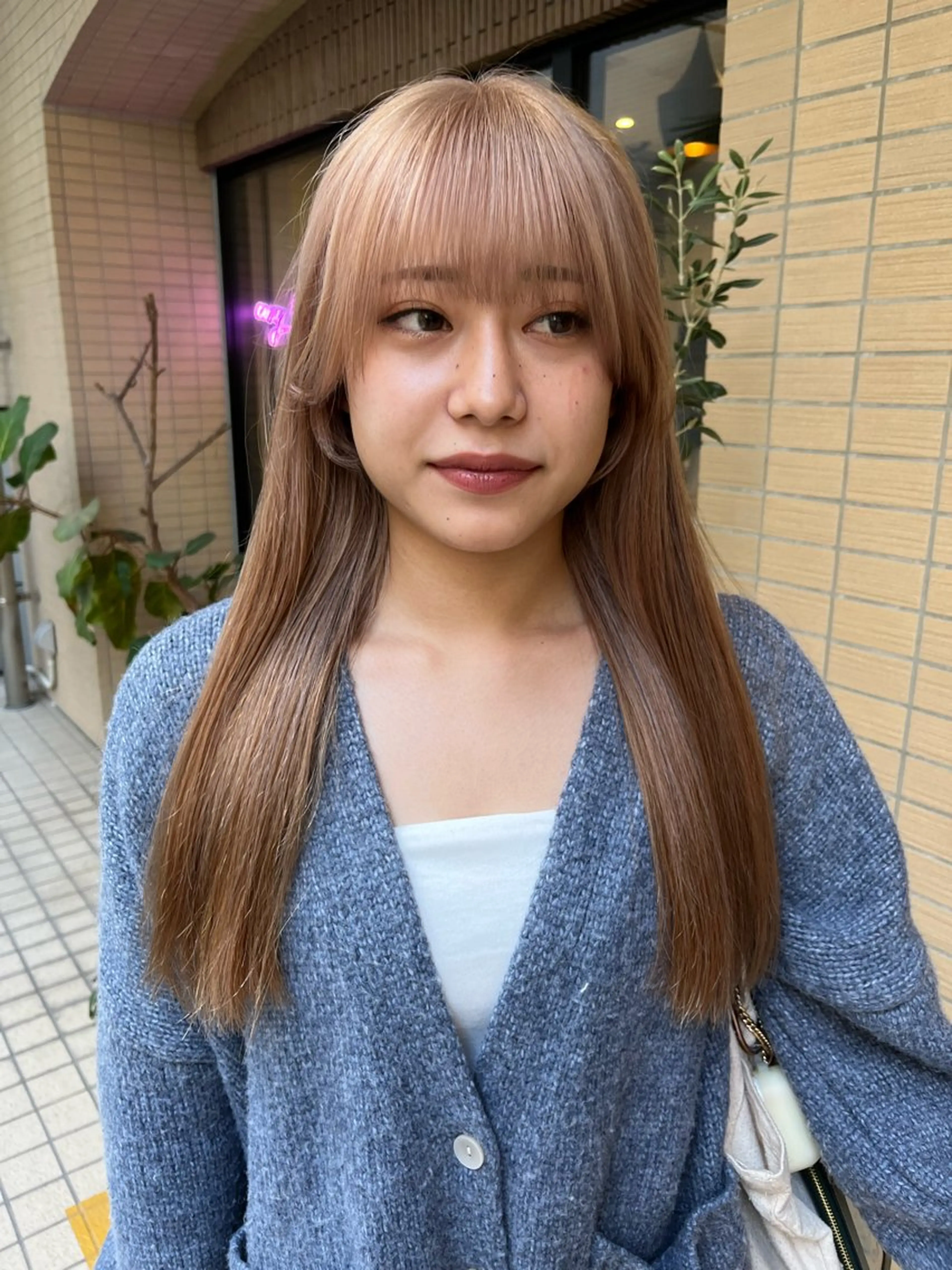ロング カラー ベージュカラー ミルクティーベージュ カット ヘアカラー トリートメント こまつばらみお/レイ ヤー/ダブルカラーのヘアスタイル