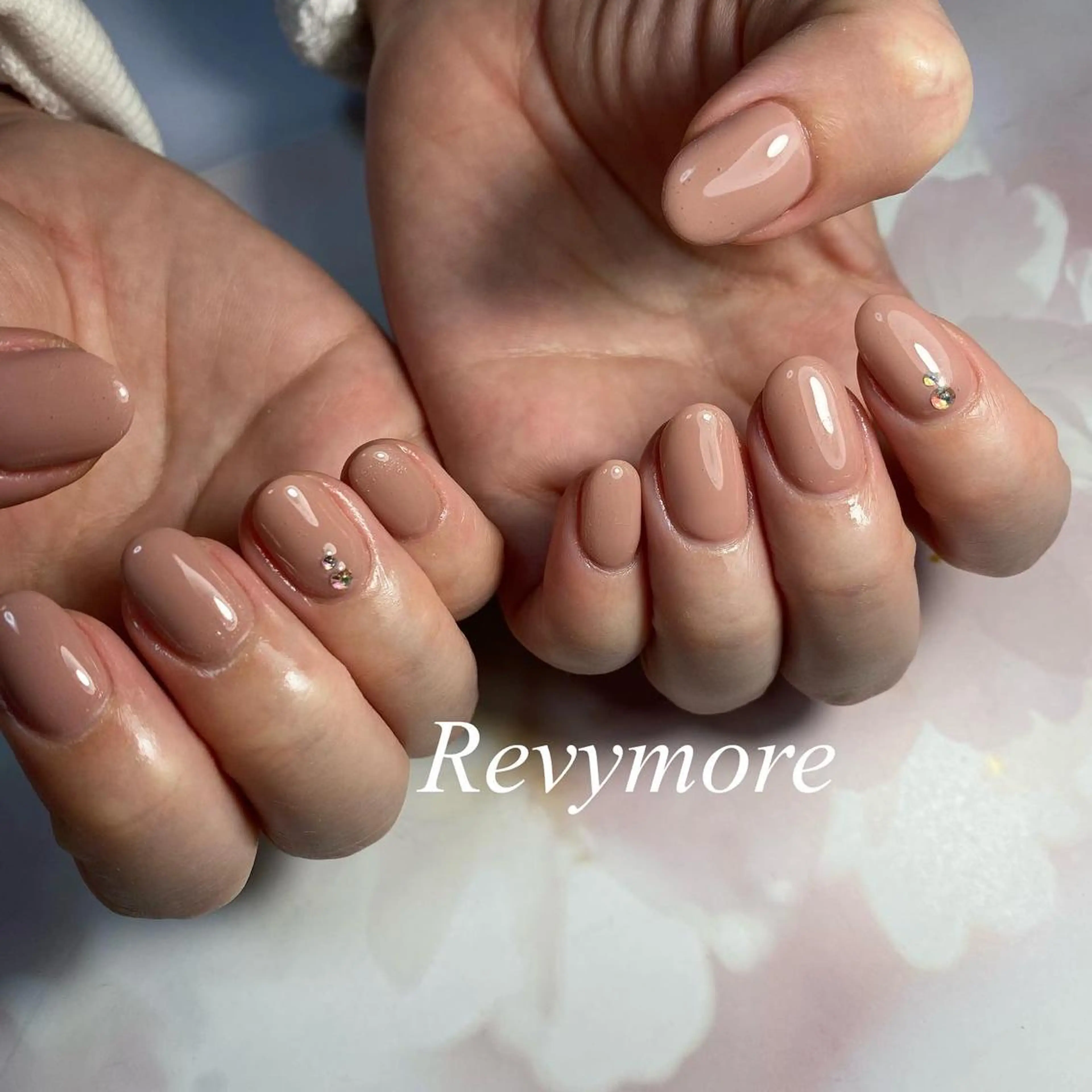 ミディアム ネイル 桜ネイル フレンチネイル ジェルネイル ガラスフレンチ ニュアンスネイル nail salon Revymoreのネイルデザイン