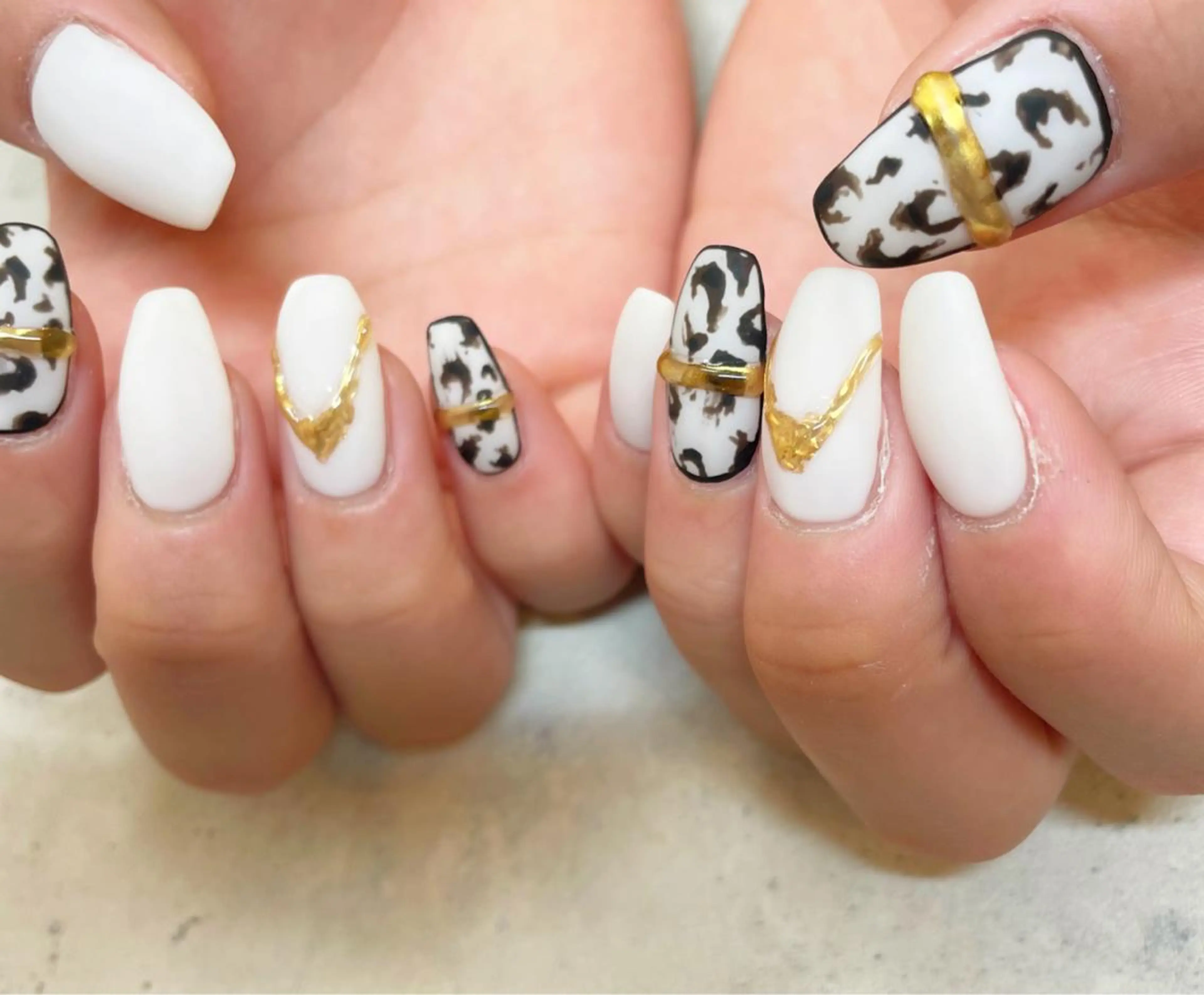 セミロング ネイル アニマル柄 ayane Re:st〔リスト〕のネイルデザイン