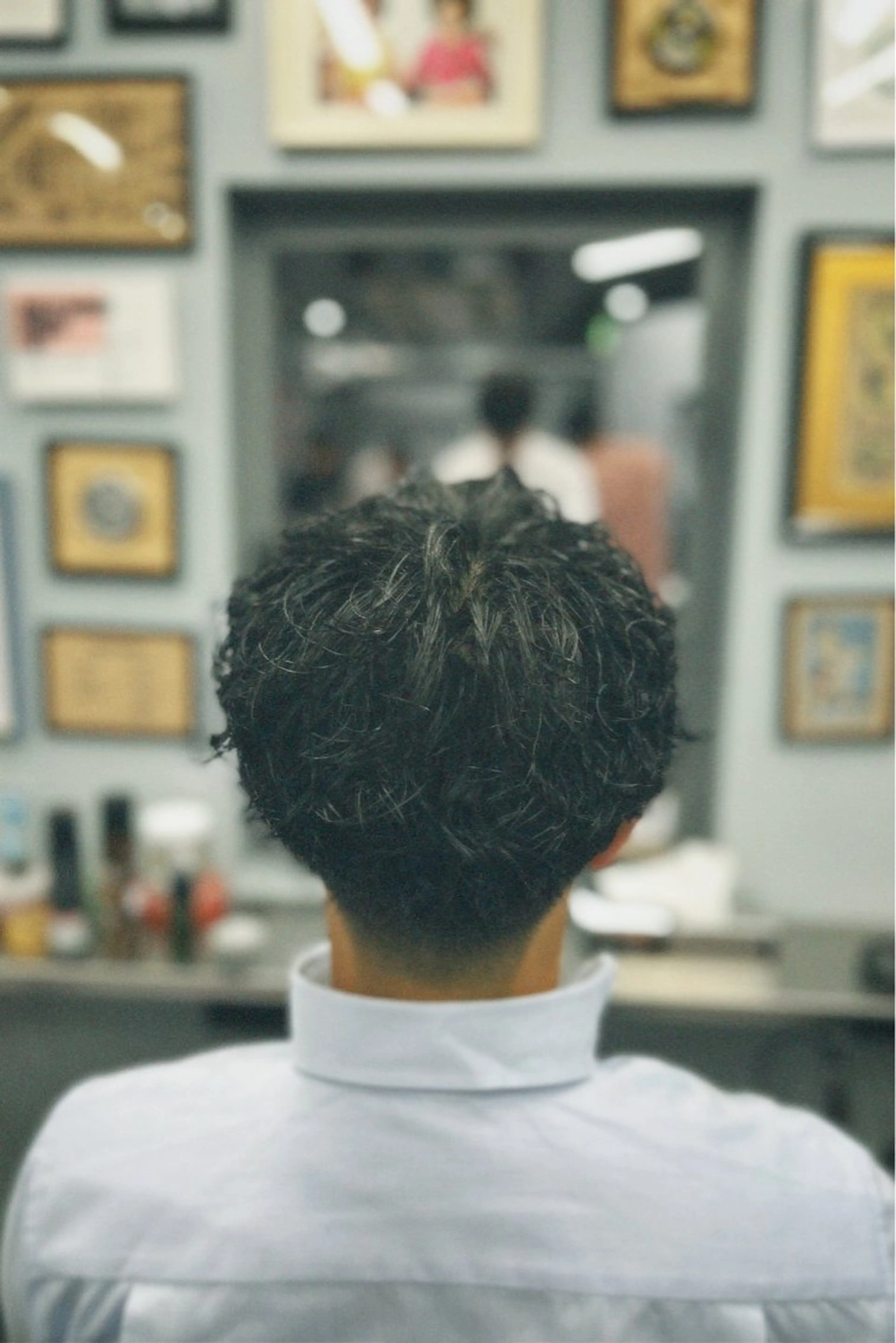 ミディアム パーマ メンズ ミディアムパーマ センターパート フェードカット マッシュ メンズパーマ icon Blue所属・池袋メンズパーマ フェード純平のヘアスタイル