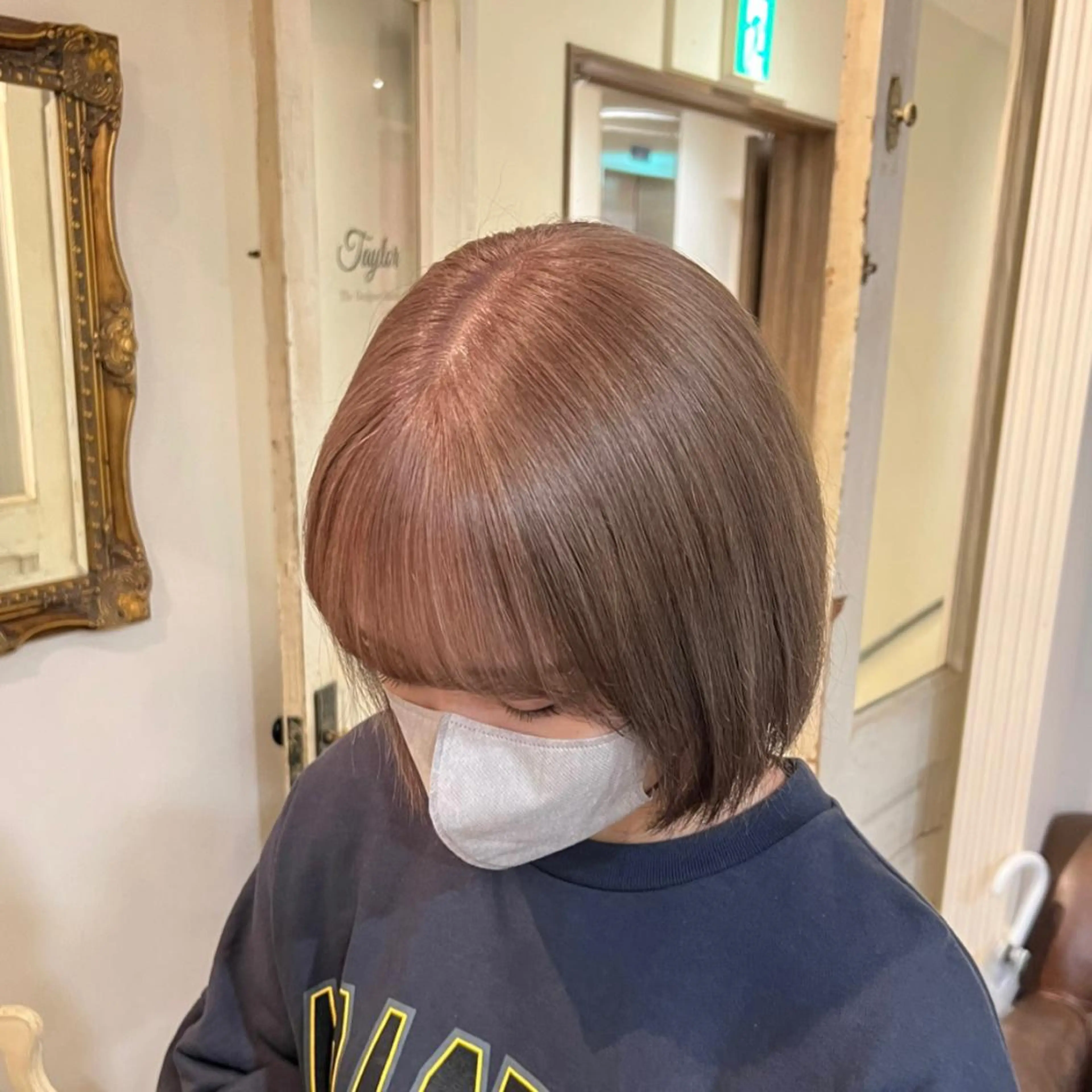 ショート カラー ベージュカラー ミルクティーベージュ ヘアカラー トリートメント ヘッドスパ ヘアセット オカベ ショウマのヘアスタイル