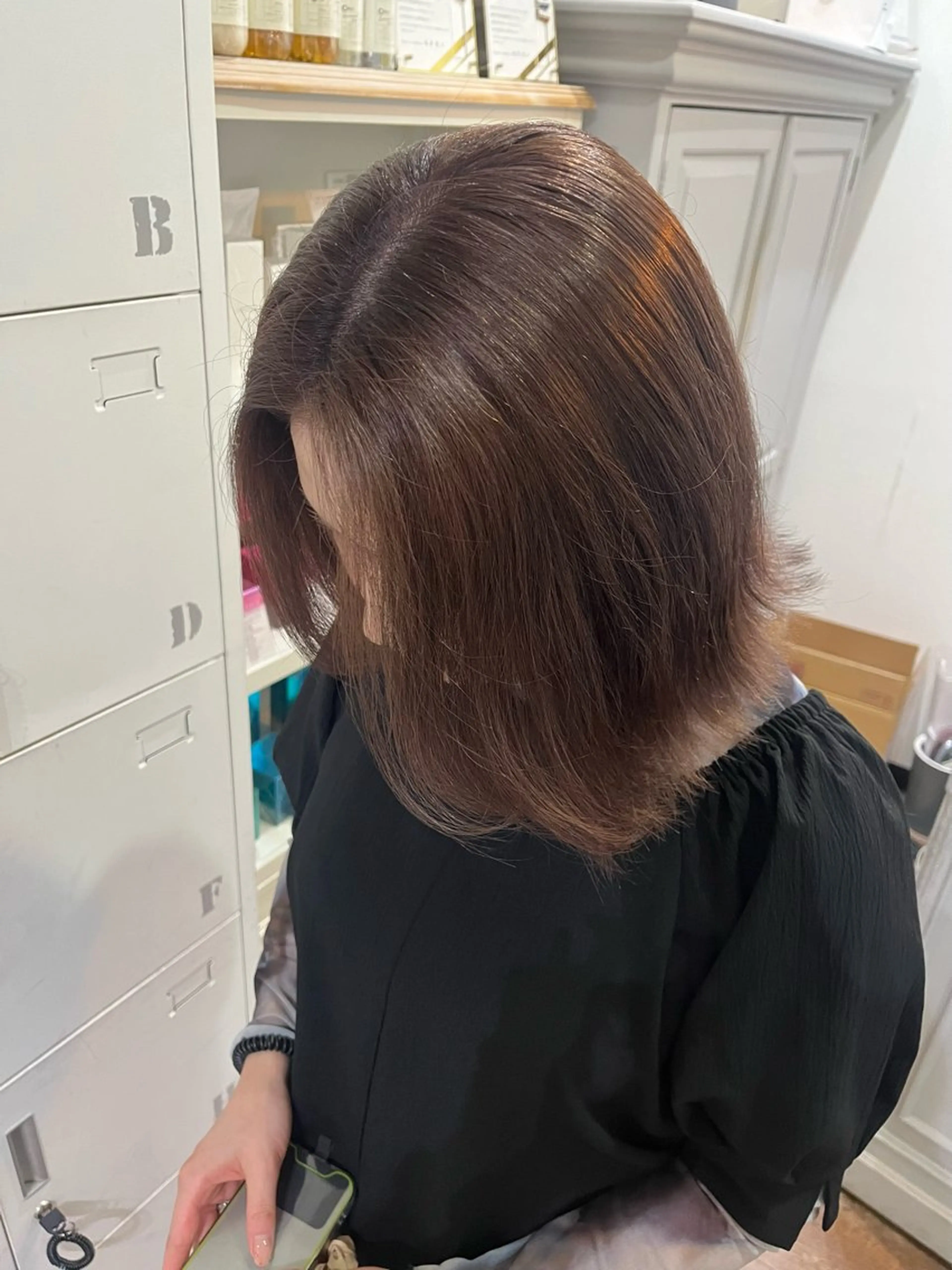 セミロング カラー ベージュカラー ブリーチ ブラウンカラー ハイトーンカラー イルミナカラー Risa🐈‍⬛/ グレージュ/透明感のヘアスタイル