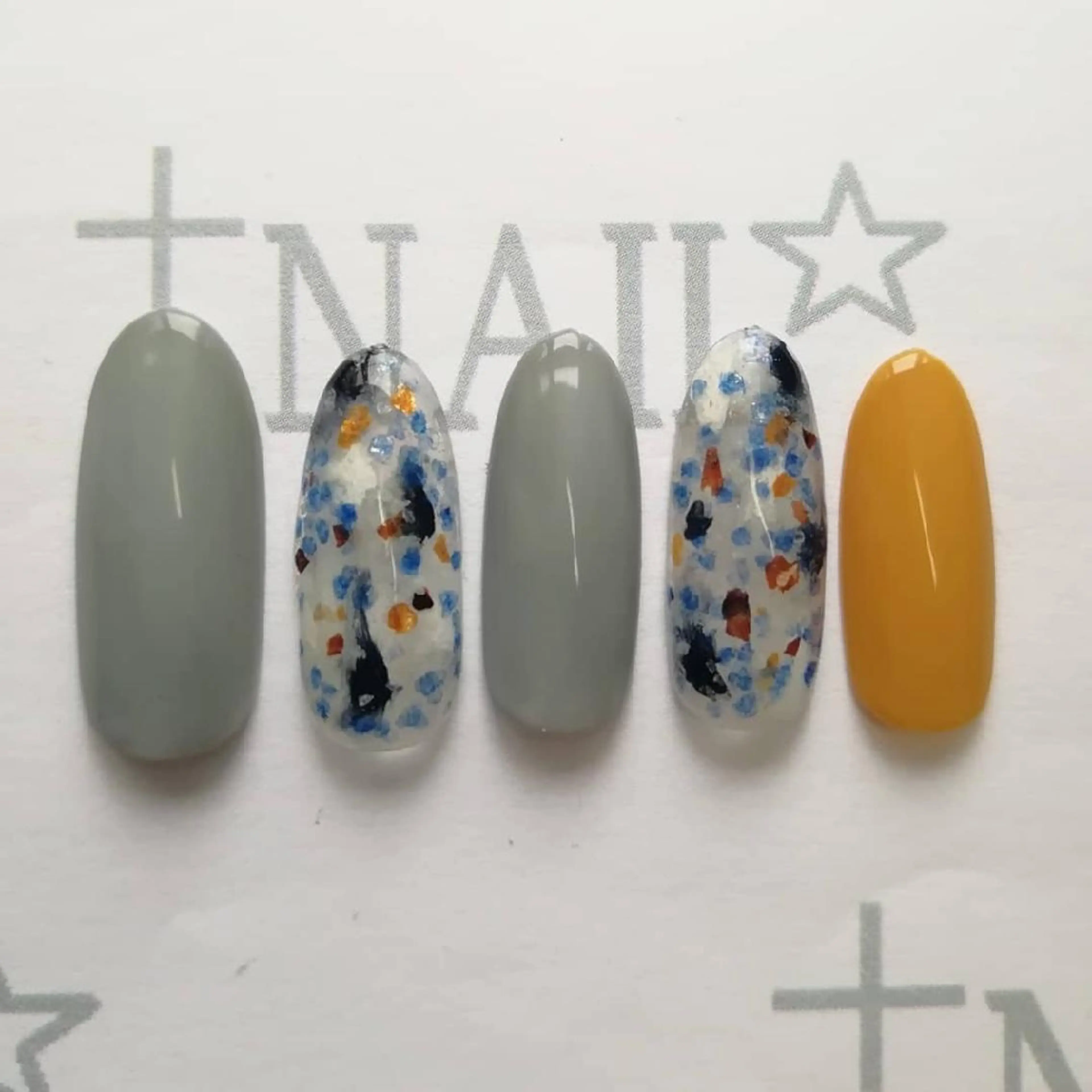 ミディアム Risus NAILのネイルデザイン