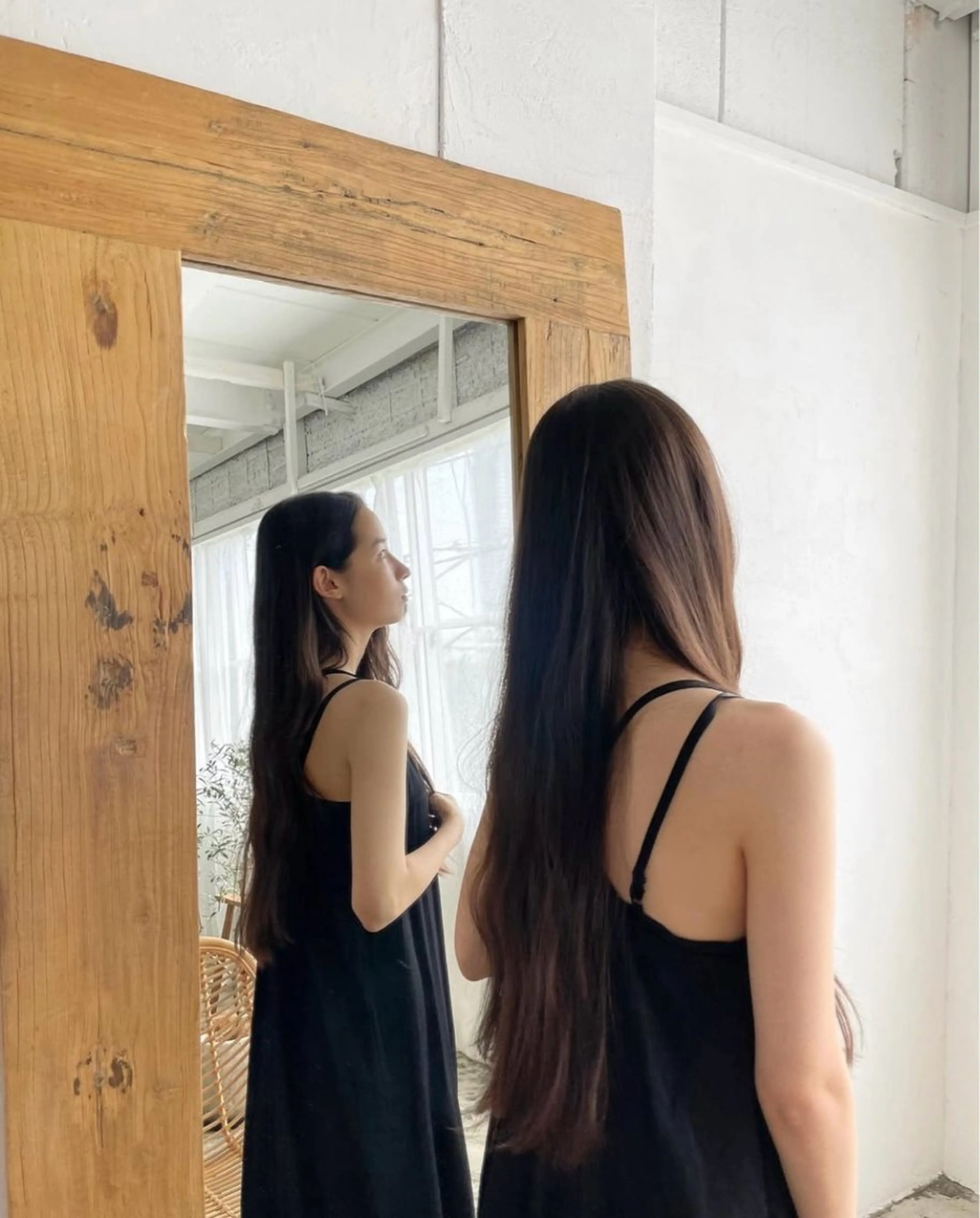 ロング カラー 佐藤 永夏のヘアスタイル