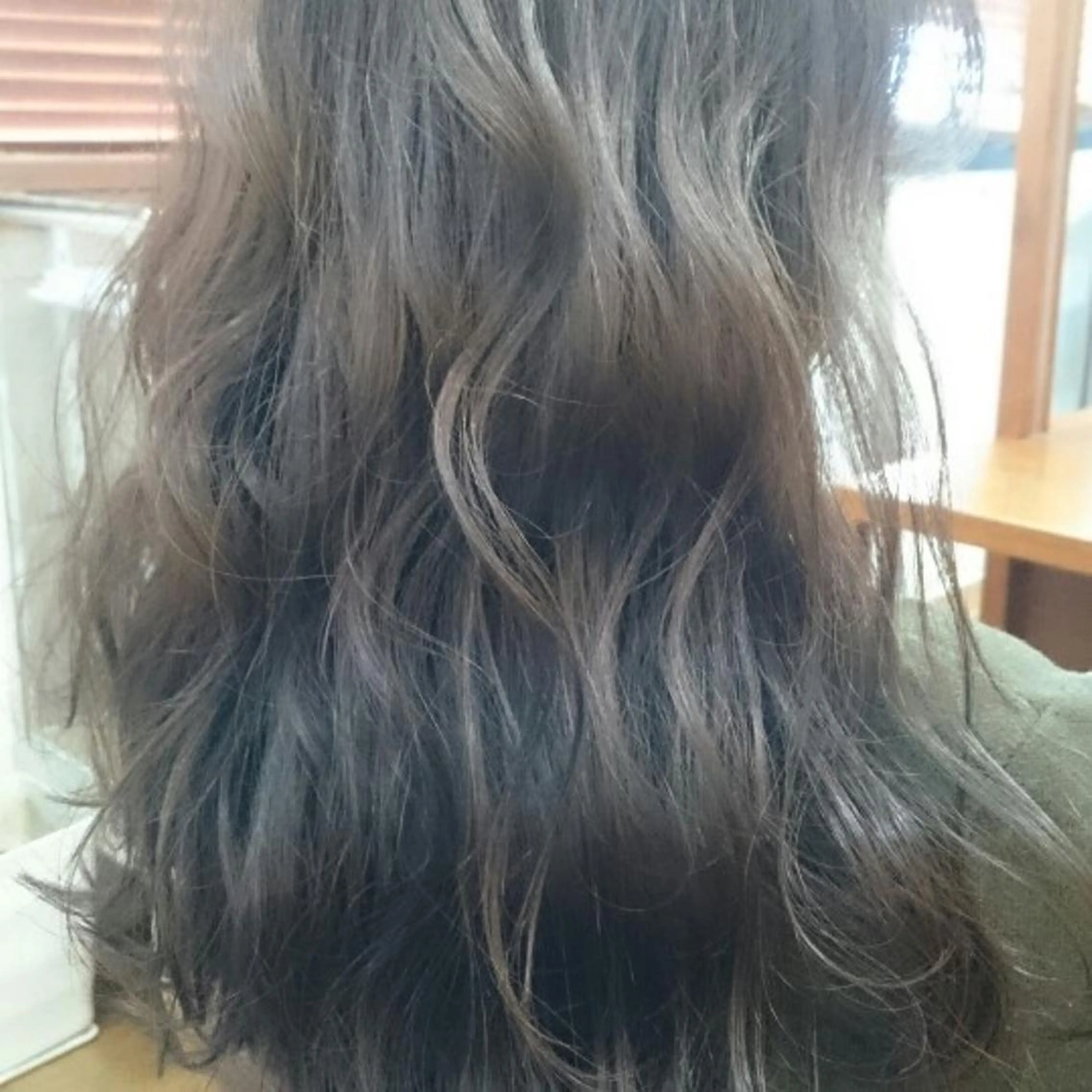 ロング カラー グレージュ イルミナカラー ロング DIEGO 下北沢 Yamaの眉毛・アイブロウイメージ