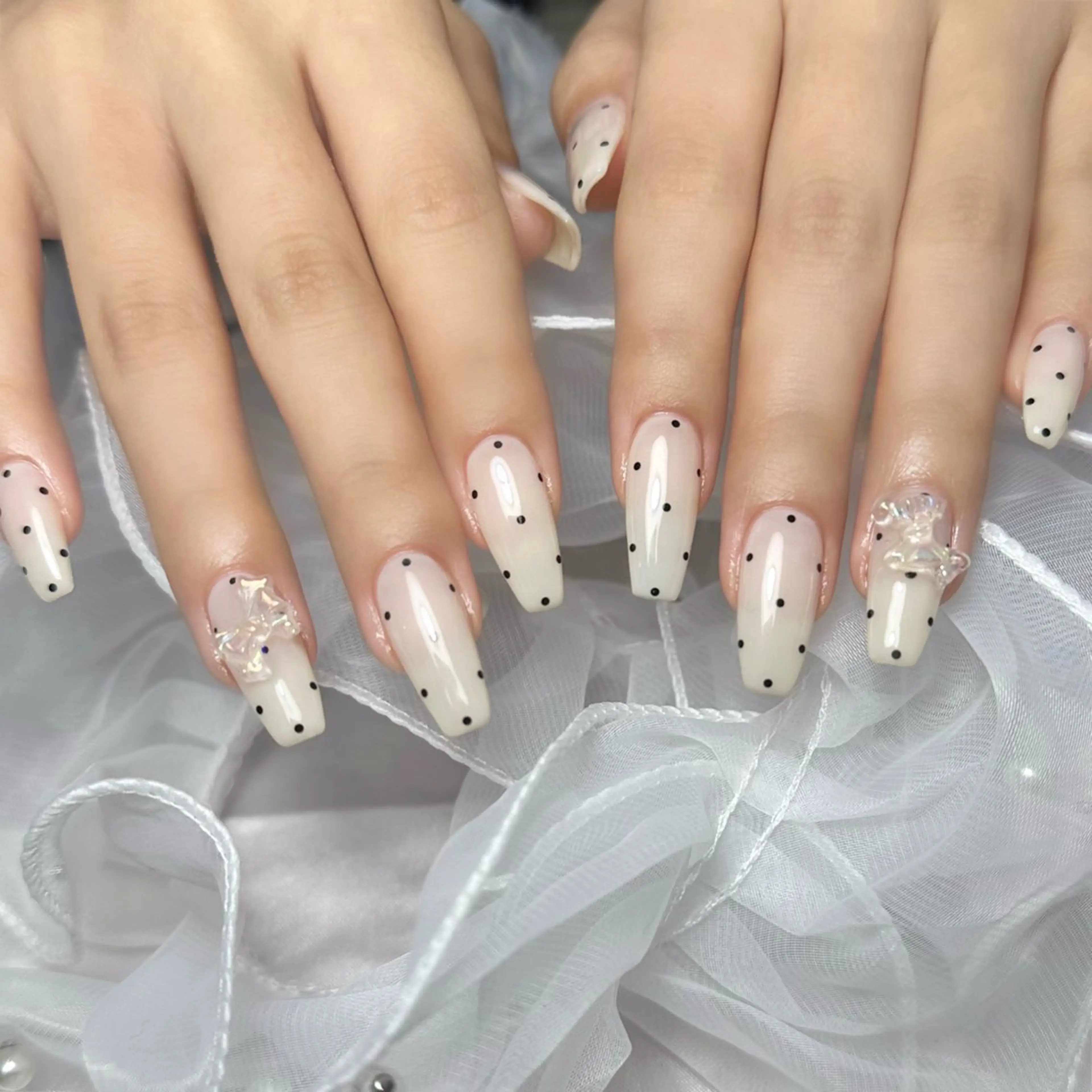 ネイル ドット ハンドネイル Largo ラルゴのネイルデザイン