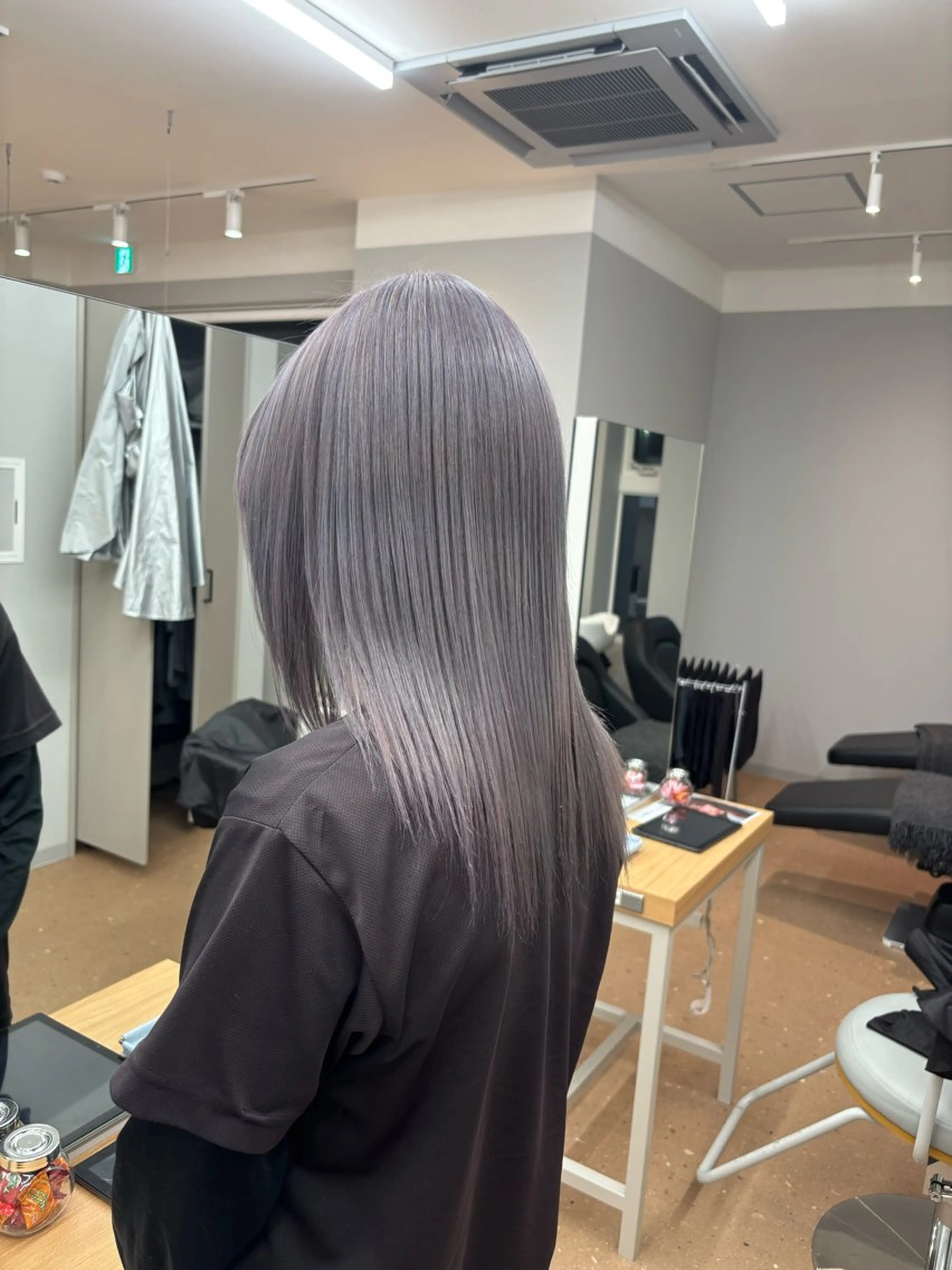 カラー ブリーチ グレージュ ラベンダーカラー ラベンダーグレージュ ラベンダーグレー 内藤 美幸のヘアスタイル