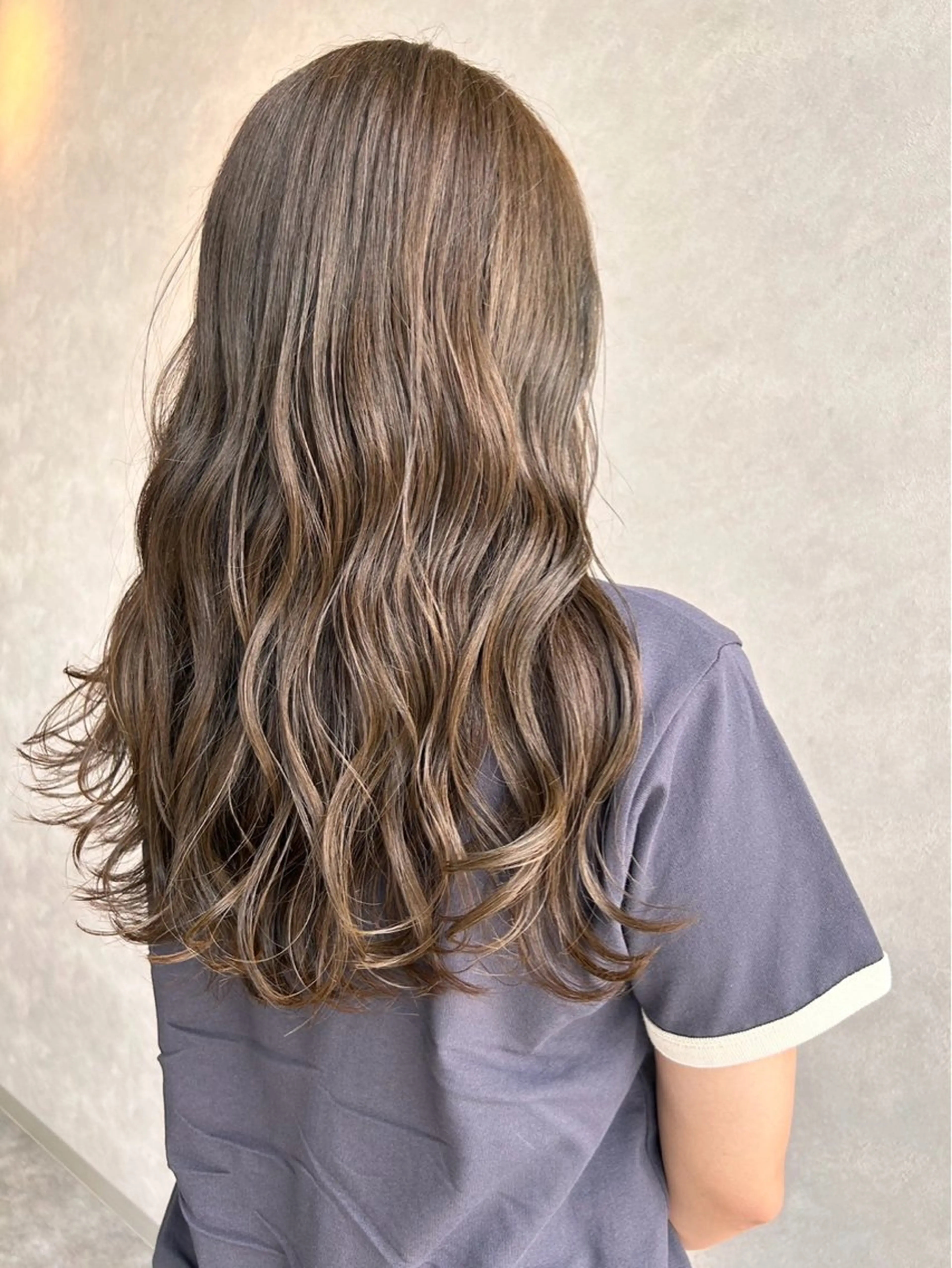 カラー TERUYA shionのヘアスタイル