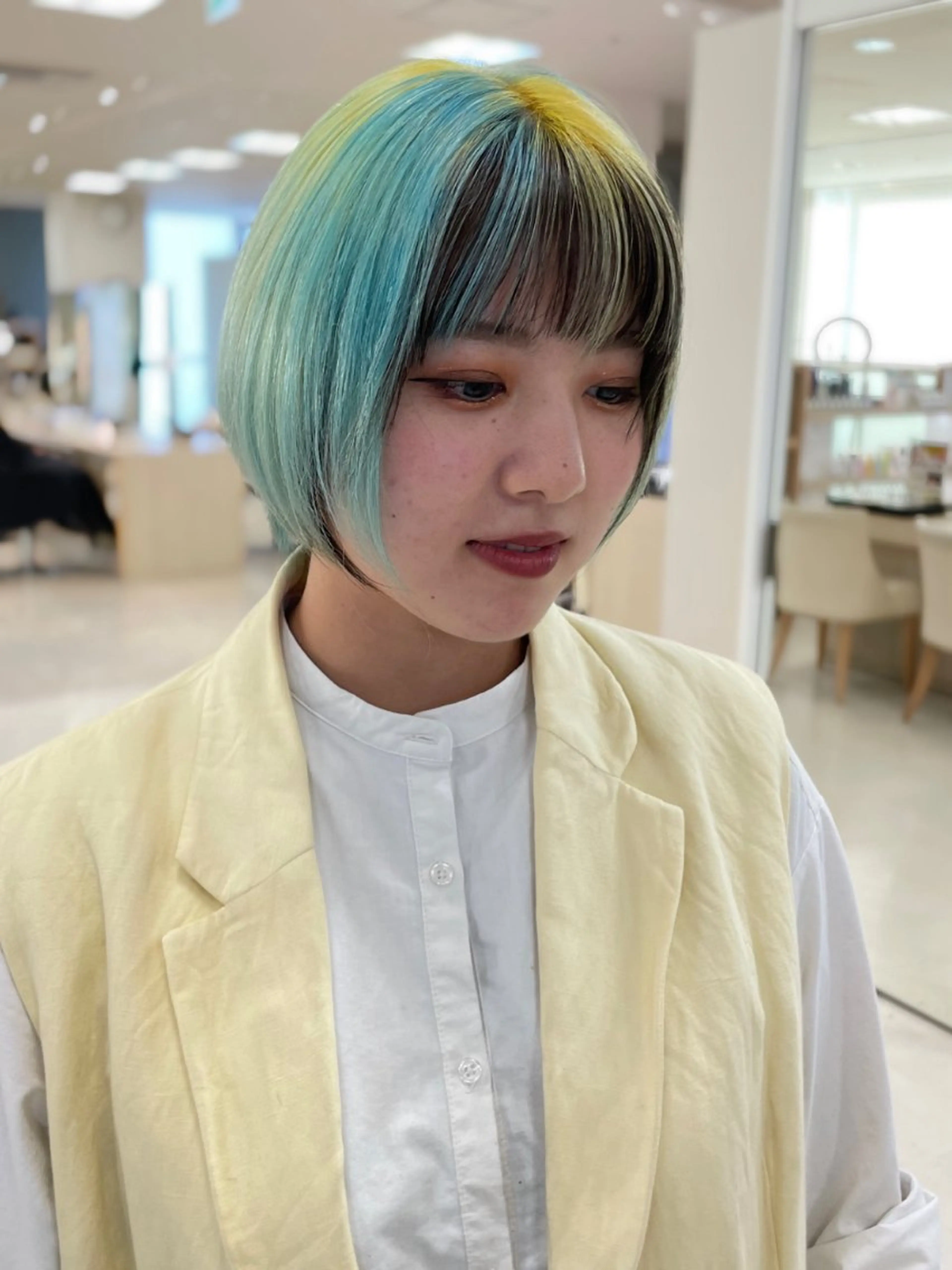 ショート カラー バレイヤージュ ベージュカラー ブリーチ ブロンド ケアブリーチ ヘアカラー トリートメント お悩み解決美容師🦚 片山/銀座/有楽町のヘアスタイル