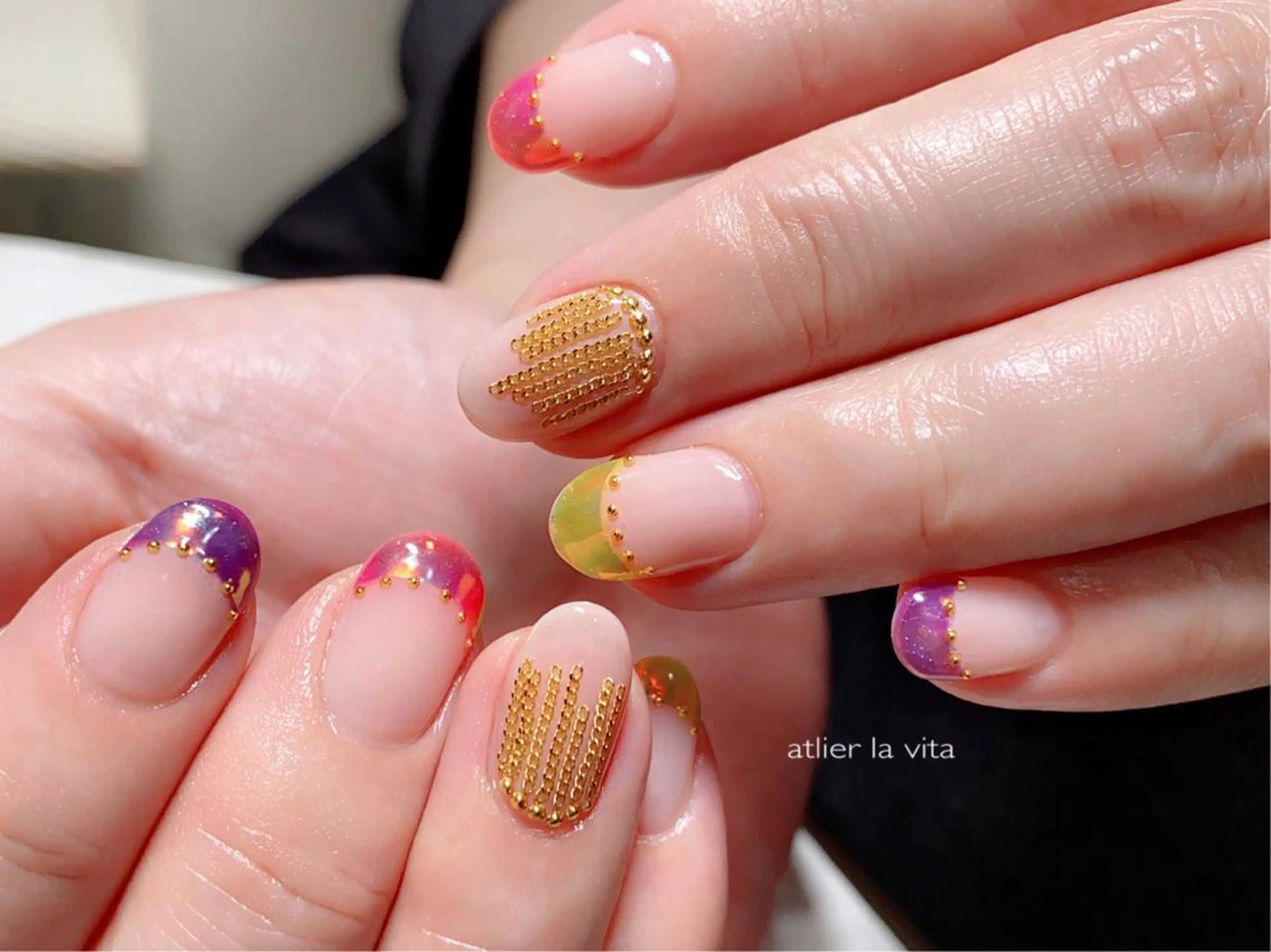 ネイル オーロラネイル フレンチネイル ハンドネイル lavita. mimuraのネイルデザイン