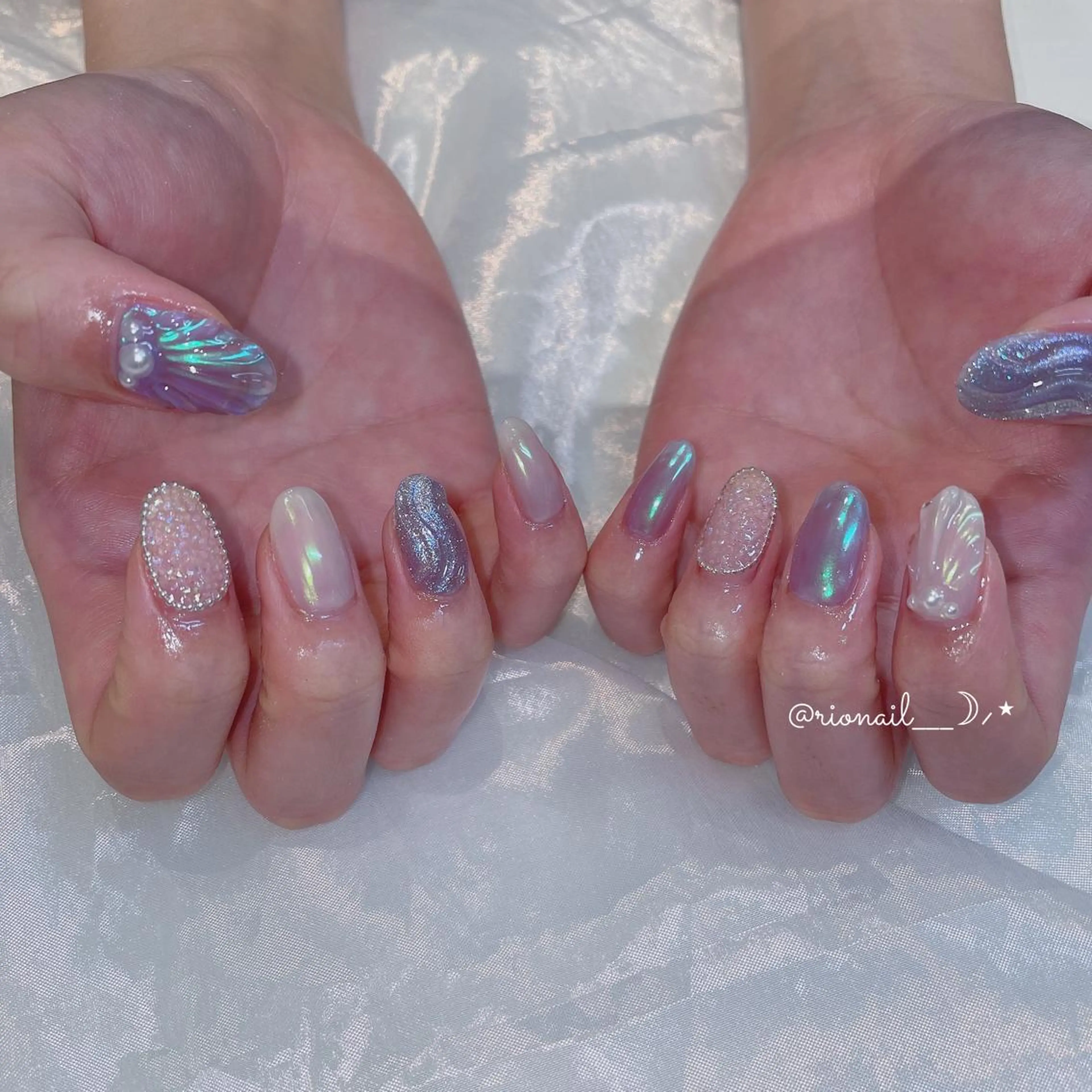 ネイル アートネイル 𝘙𝘪𝘰𝘯𝘢 ...🕯🤍のネイルデザイン