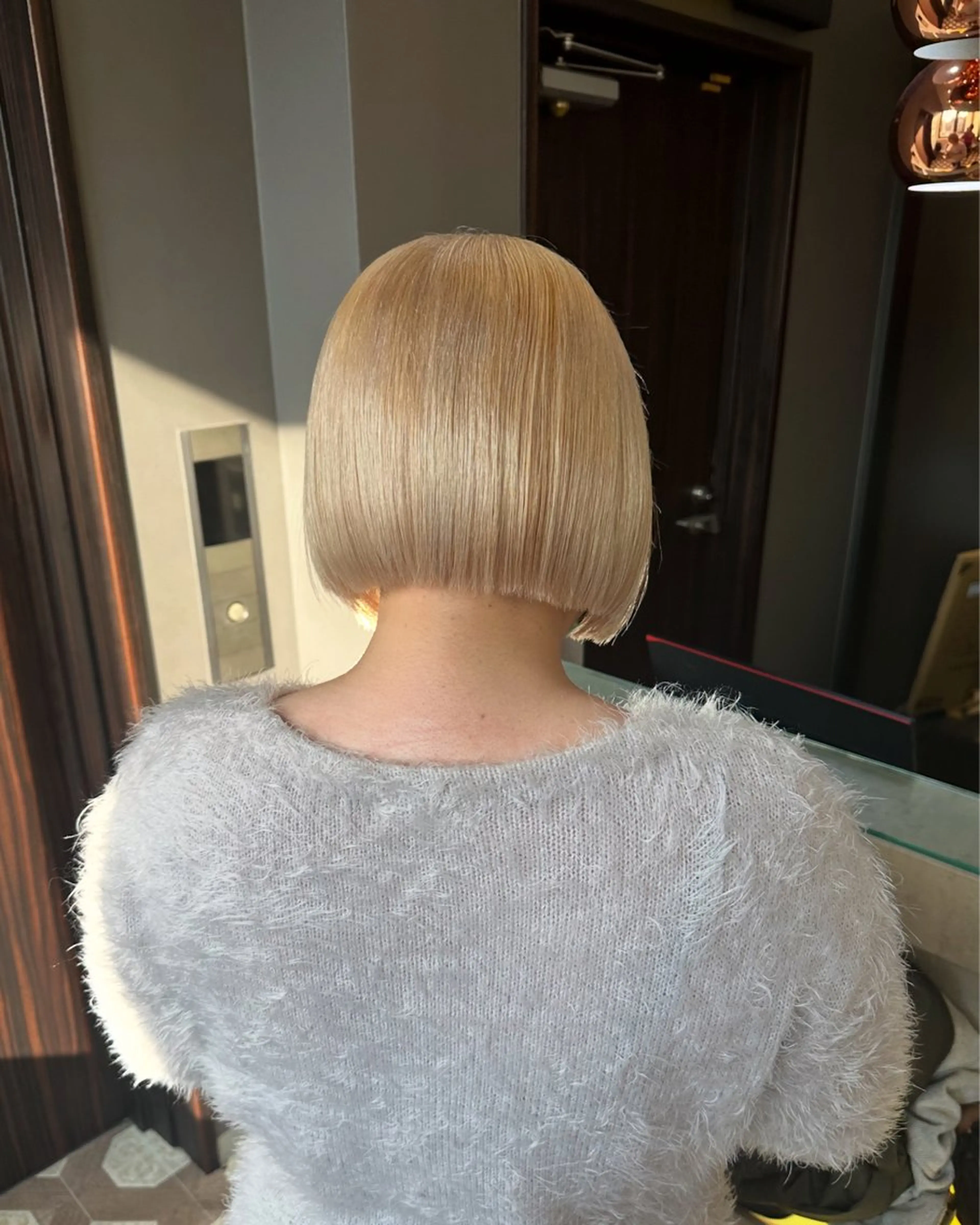 ショート カラー ブリーチ ブロンド ボブ AYAKASA 暖色カラー/レイヤーのヘアスタイル