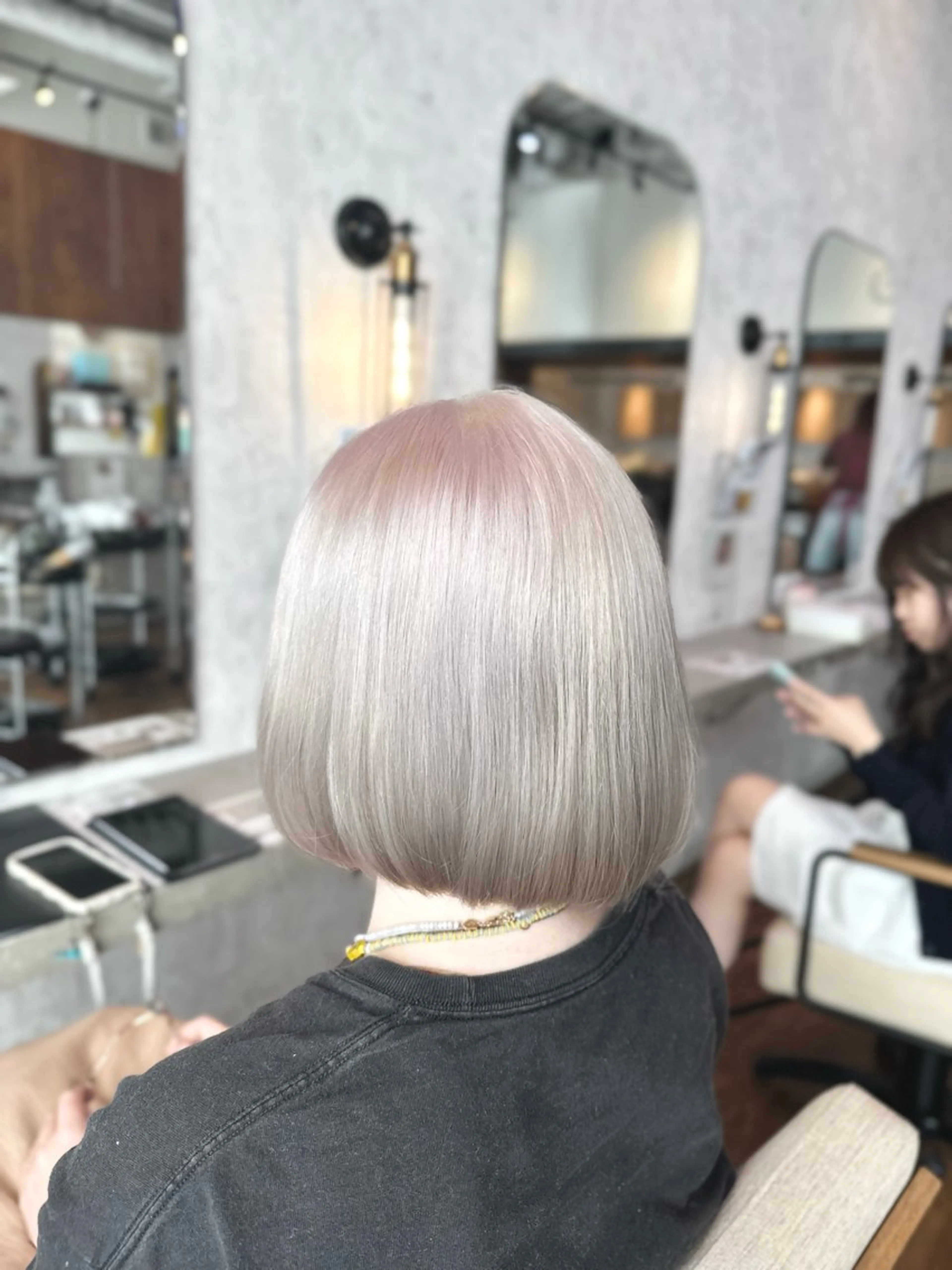 ショート カラー 梅田 夢七のヘアスタイル