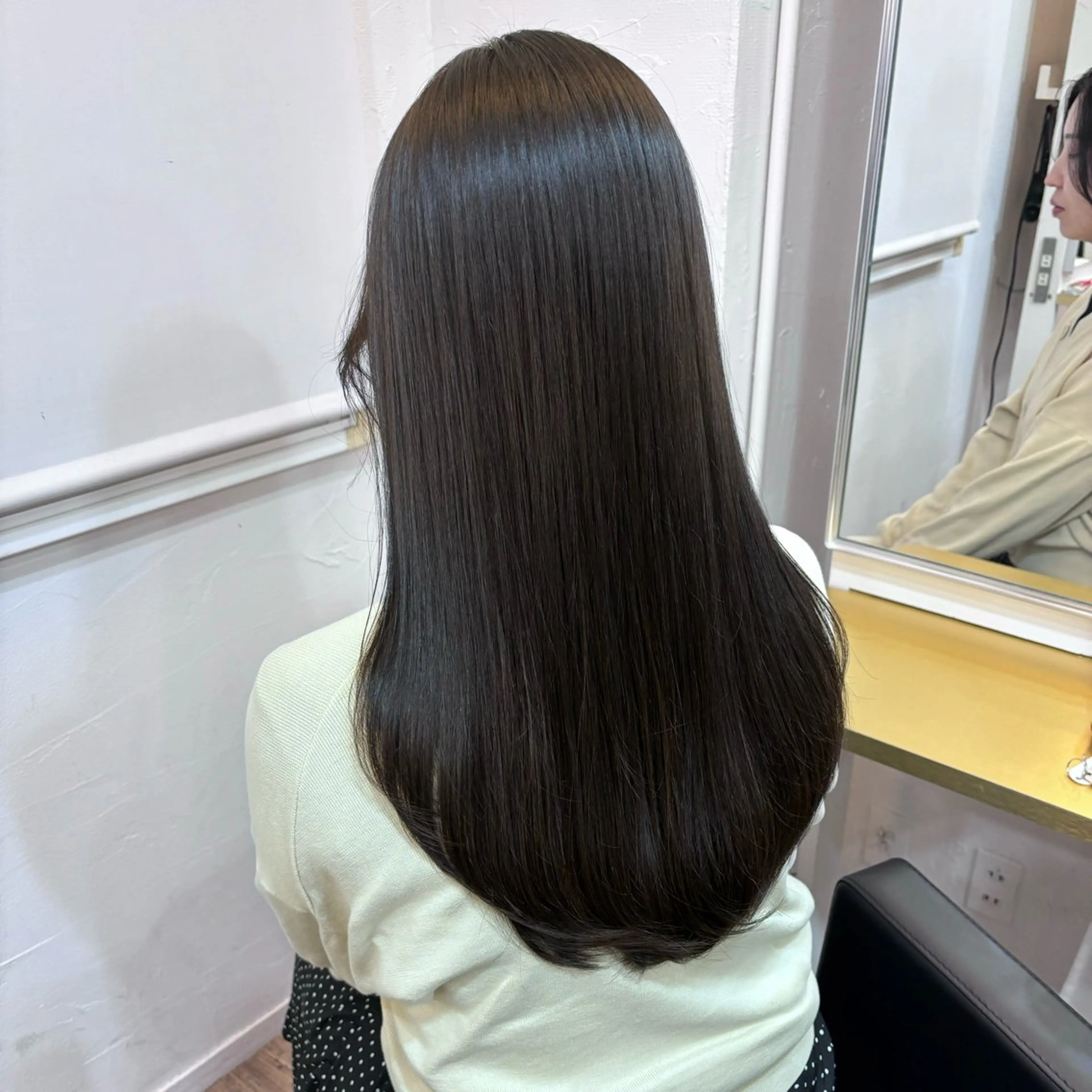 セミロング カラー ベージュカラー 黒髪 ブルーカラー ブルーブラック ブラウンカラー カット ヘアカラー トリートメント オリーブカラー 特化　　kaiのヘアスタイル