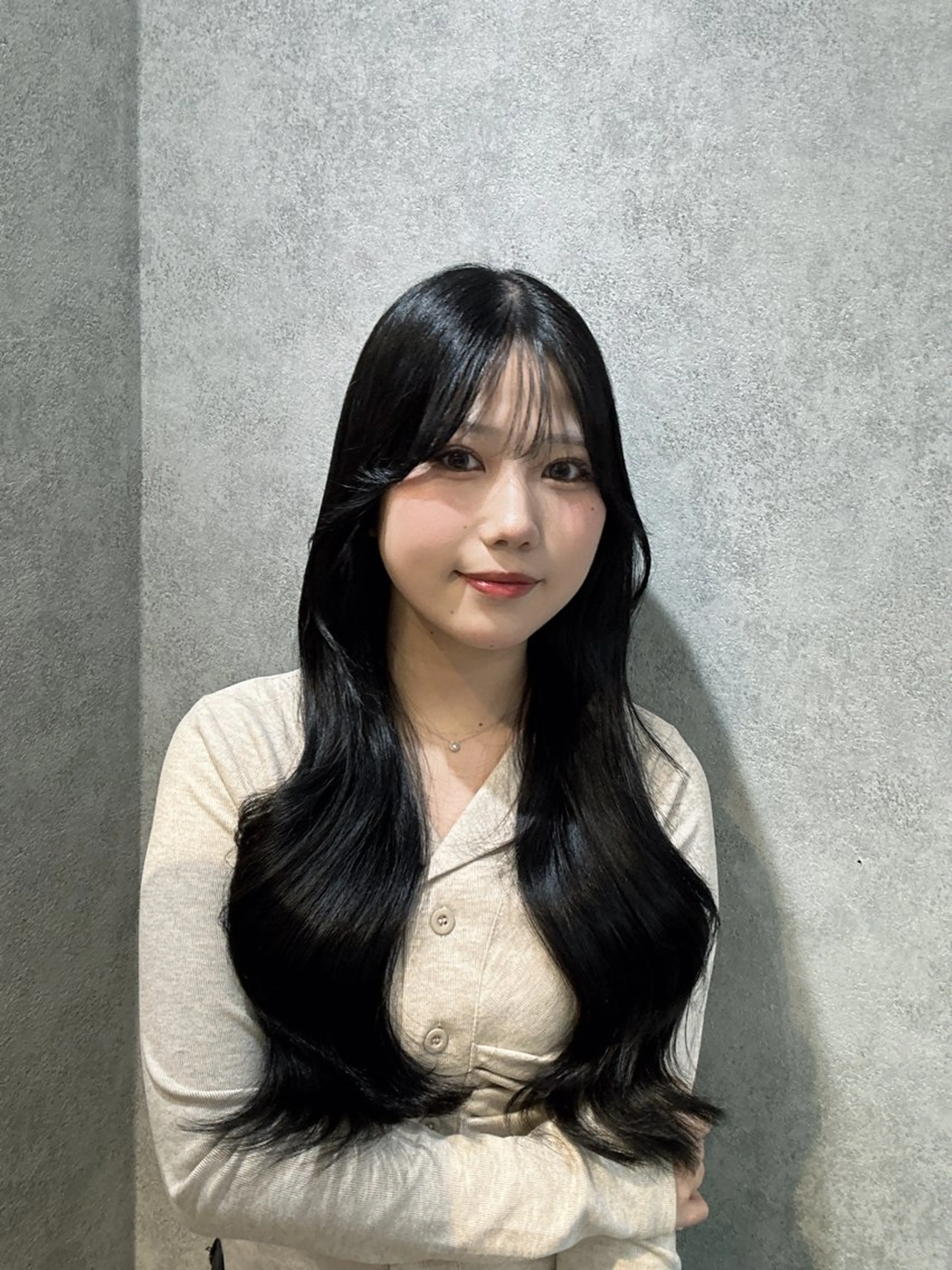 ロング カラー 黒髪 くびれヘア 顔周りカット 卒業式のヘアスタイル 髪質改善 銀座レイヤーカット ×シースルー前髪のヘアスタイル