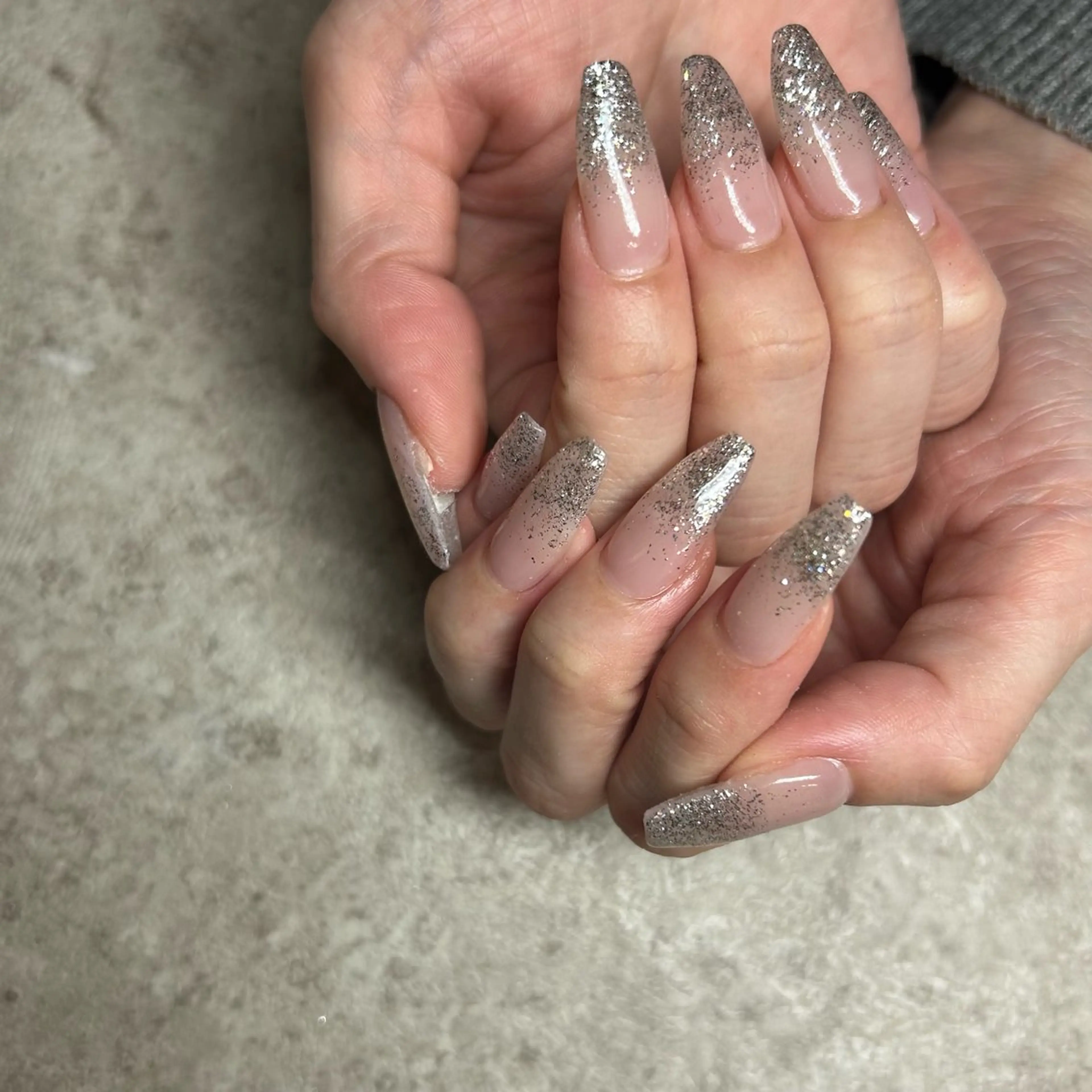 オフケア込💅🏻長さ出し10本+ワンカラーorラメグラデーション✨の写真