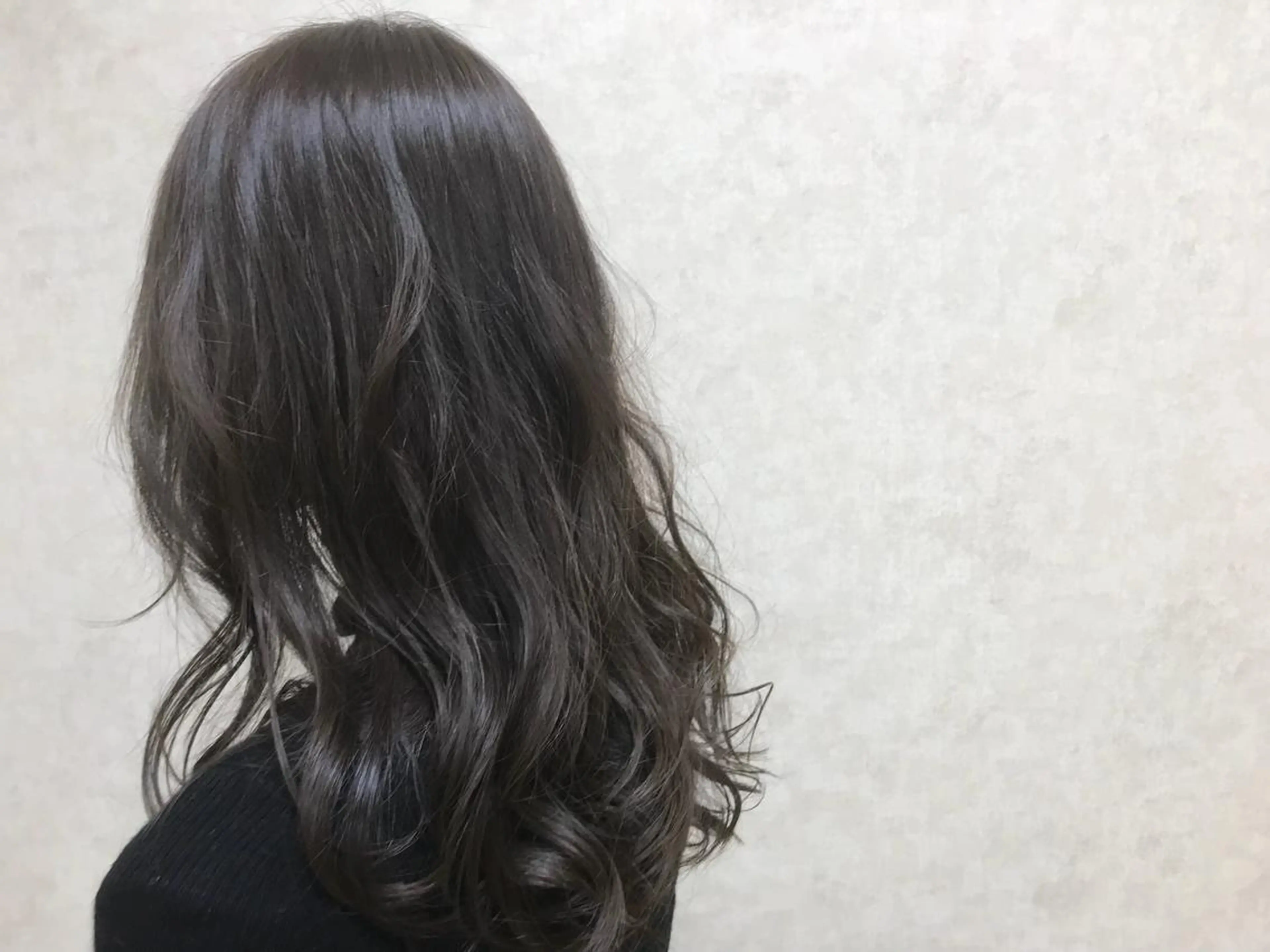 セミロング カラー ブルーカラー ブルージュ イルミナカラー 竹井 寛喜のヘアスタイル