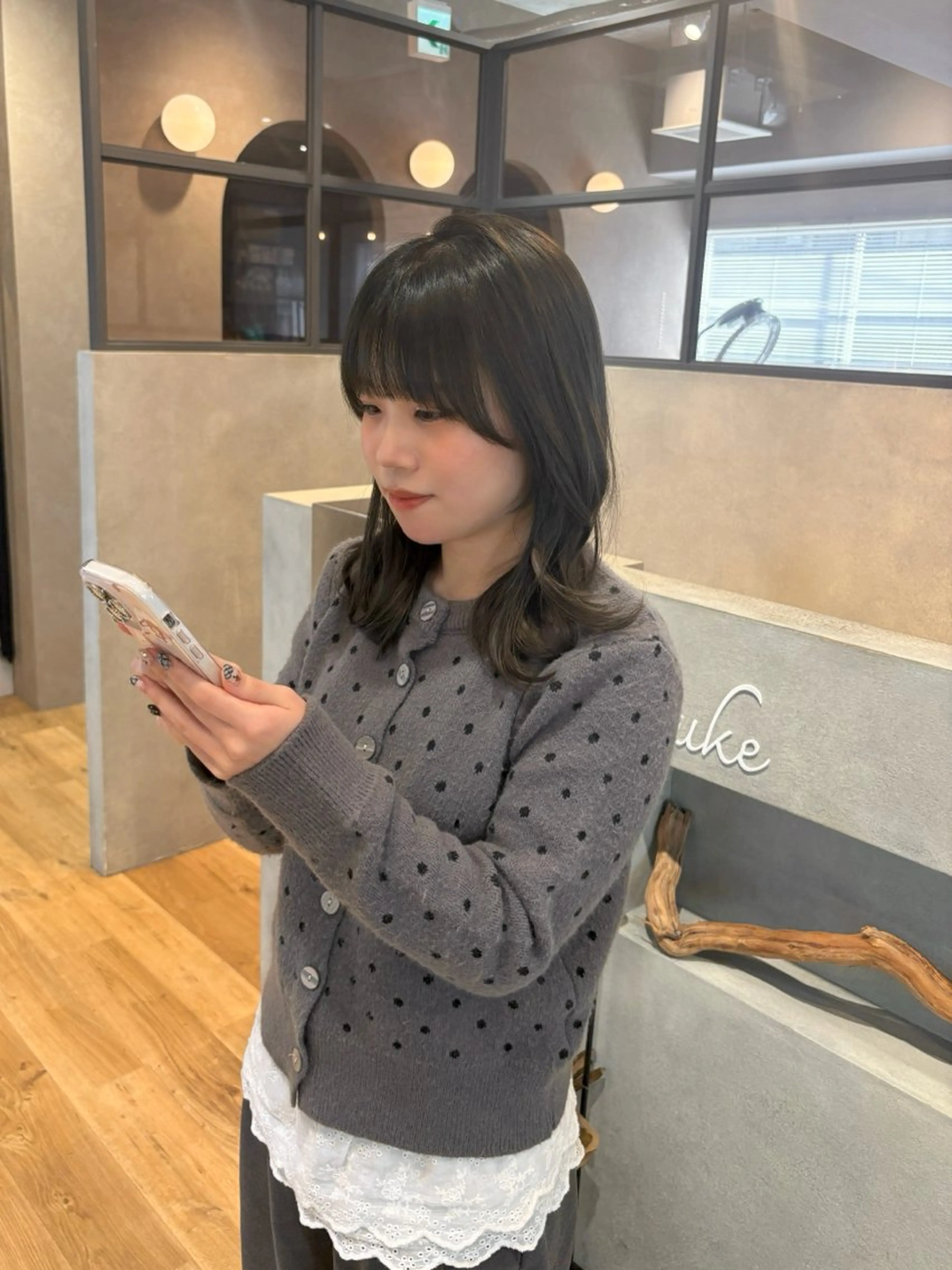 ミディアム くびれヘア ヘアカラー こうやま みるのヘアスタイル
