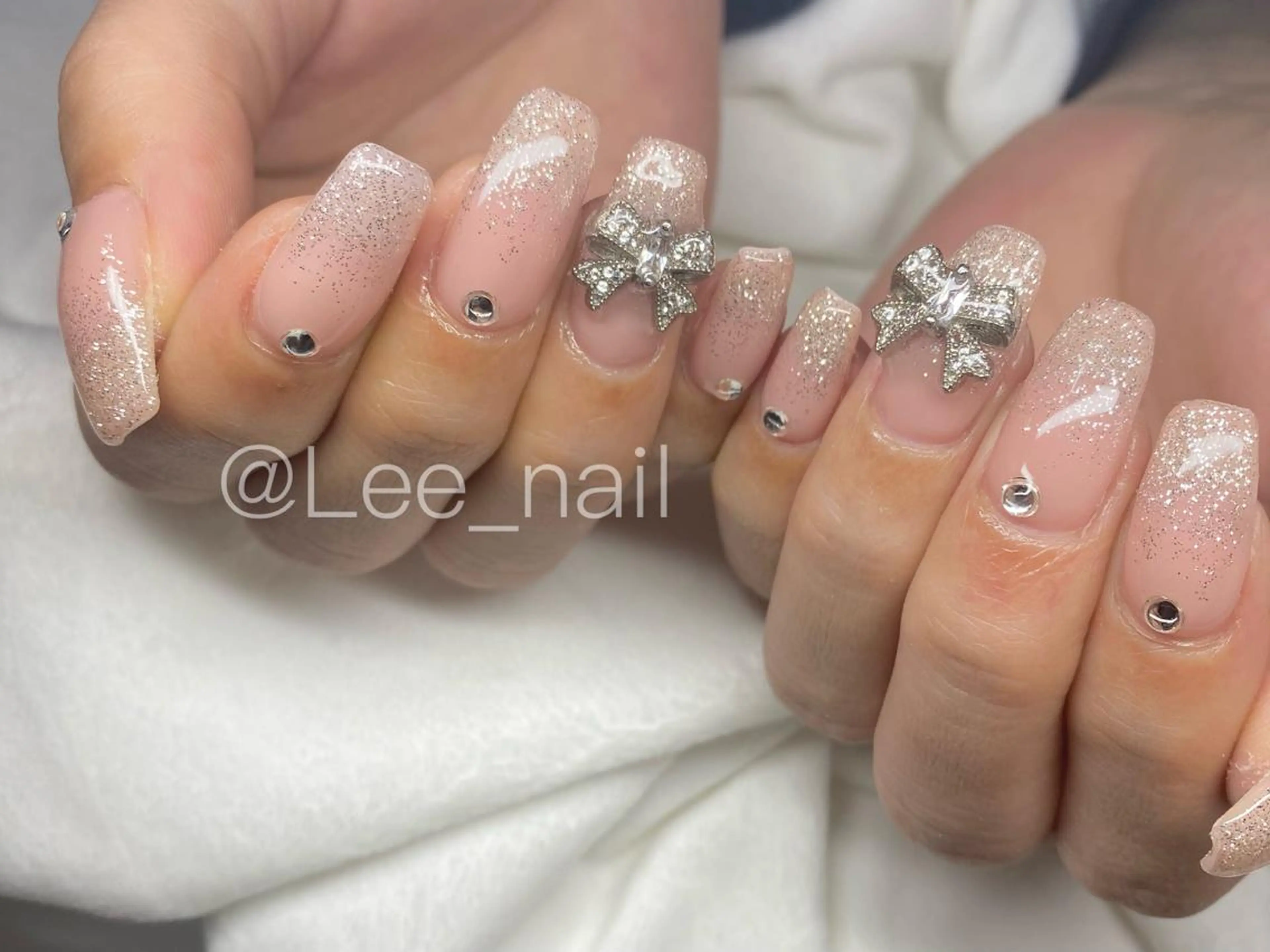ネイル ラメ(グリッター) ラメグラデーション ピンク ピンクベージュ ハンドネイル Lee_ nailのネイルデザイン