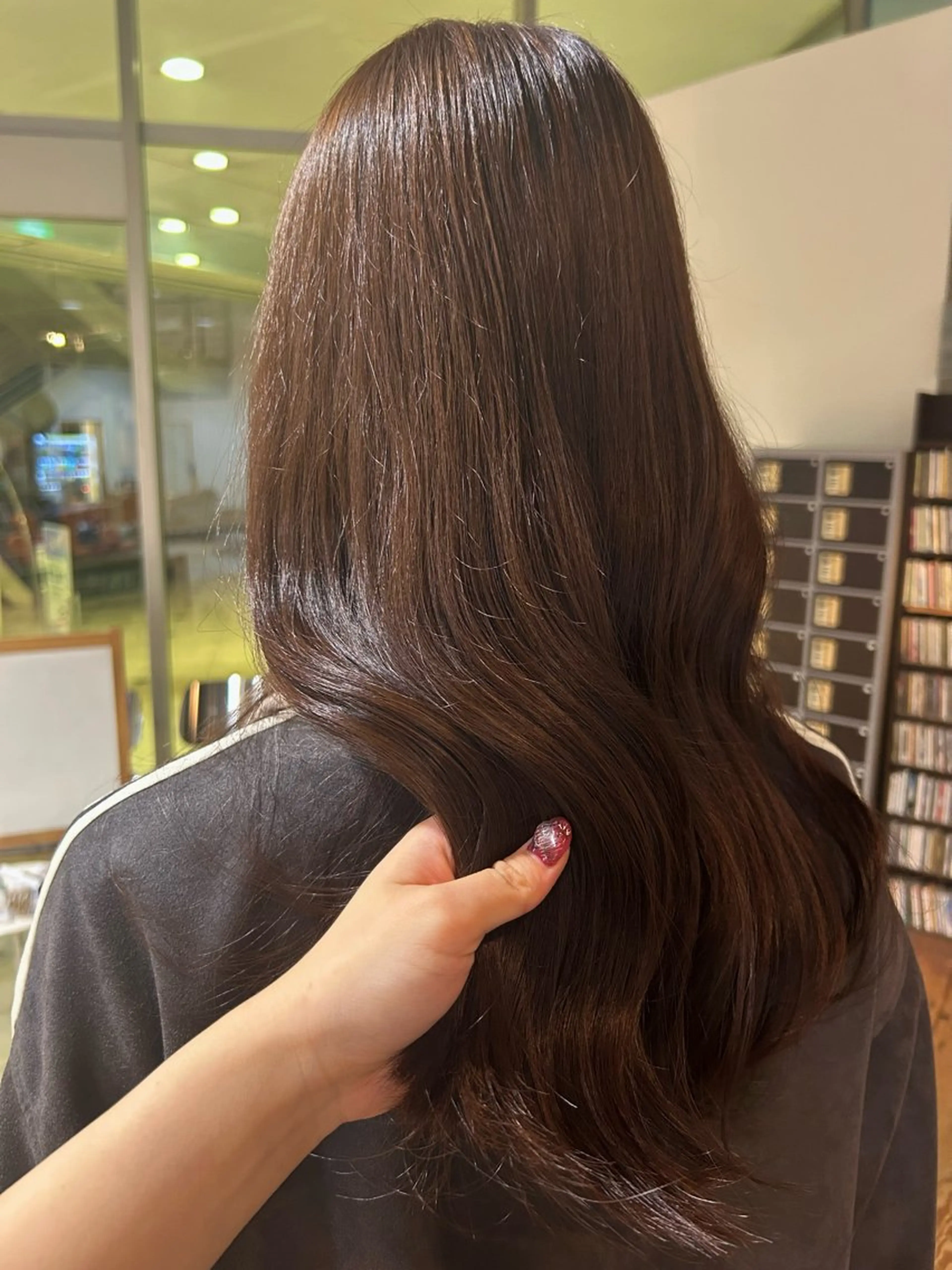 ロング ヘアカラー coohair トミクラモエのヘアスタイル