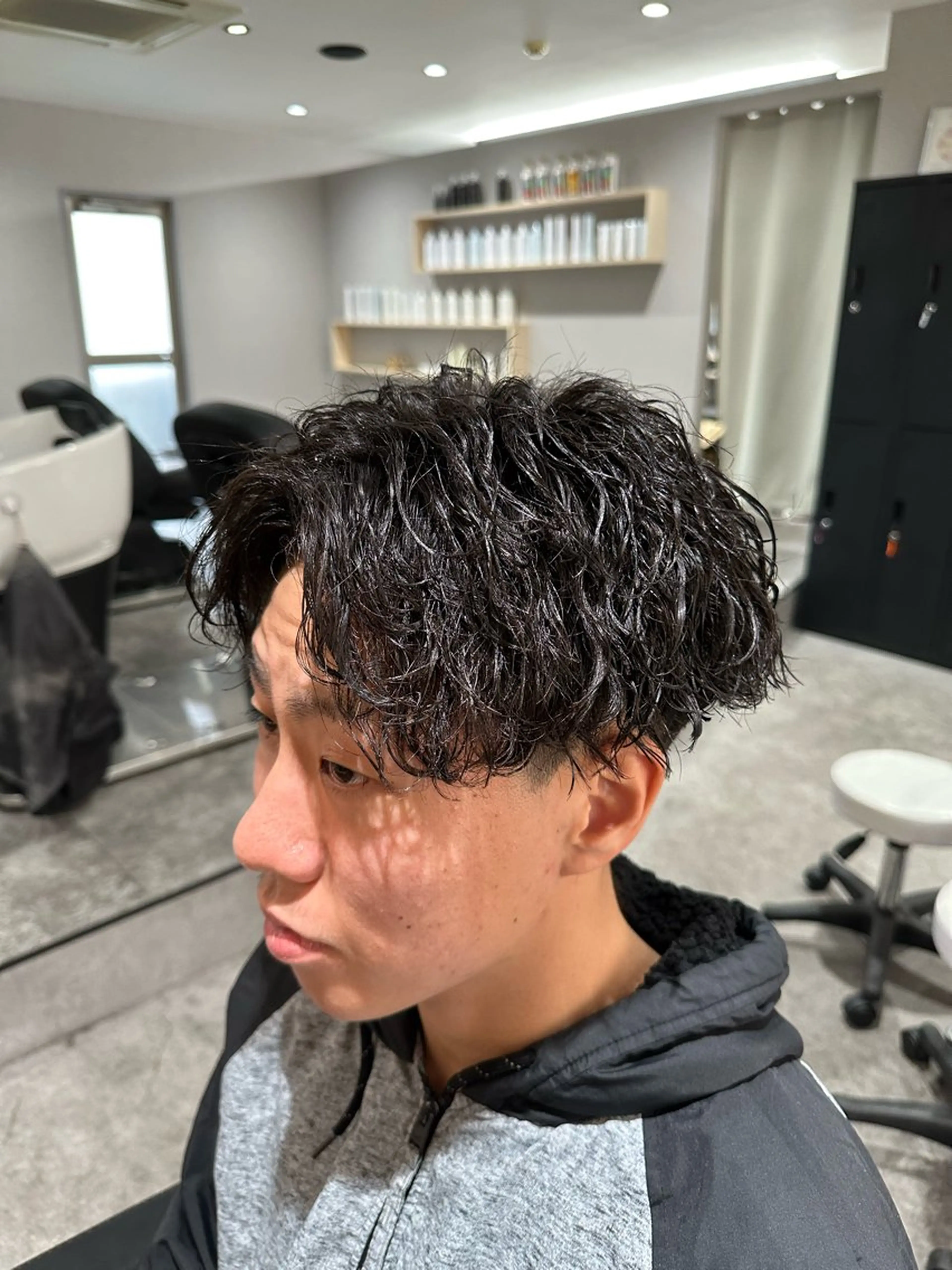 ミディアム パーマ ヘアアレンジ メンズ ミディアムパーマ メンズパーマ ツイストスパイラルパーマ スパイラルパーマ カット パーマ トリートメント メンズNo.1美容師 Coshoのヘアスタイル