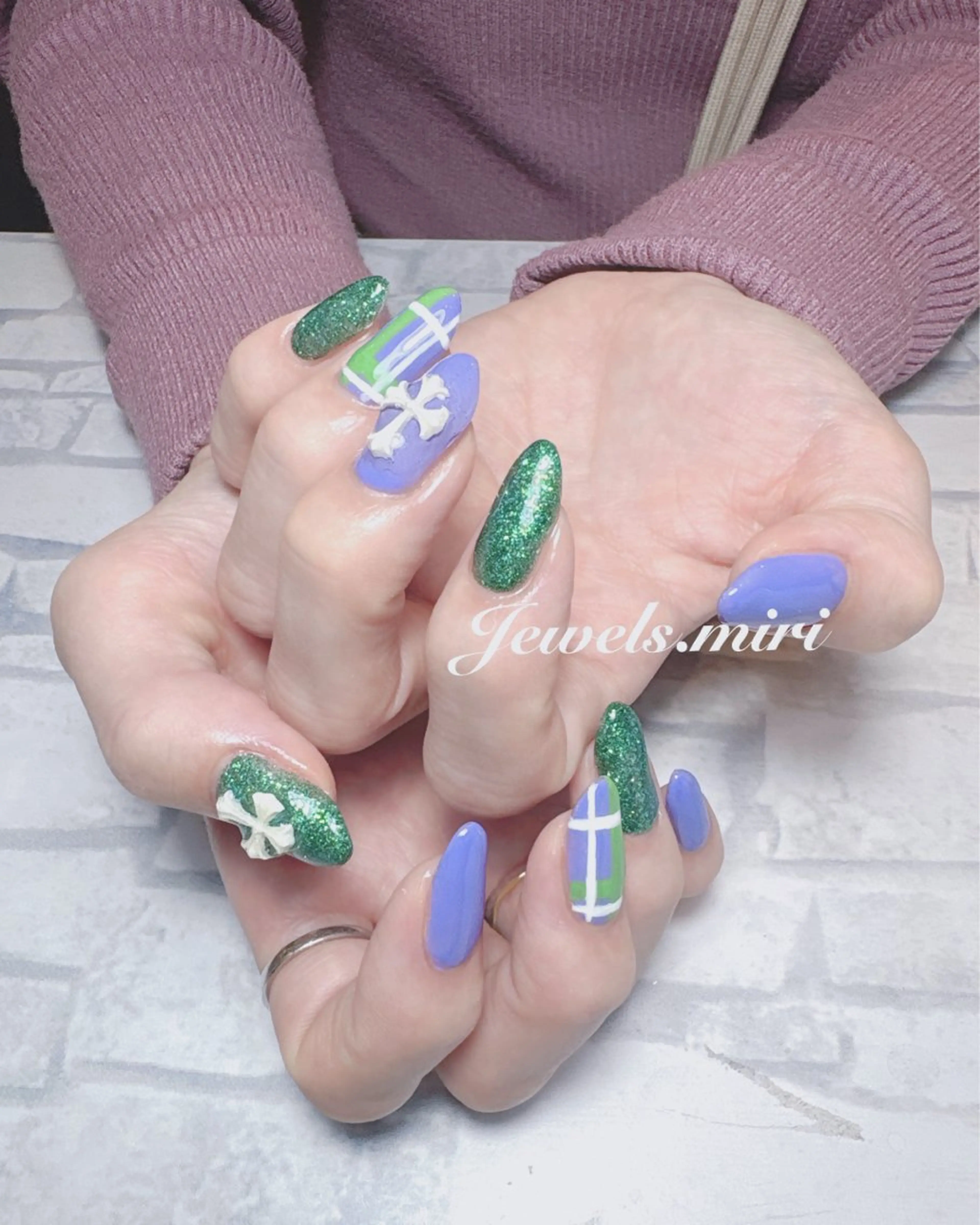 ネイル グリーン ラメ(グリッター) 持ち込み ワンカラーネイル ネイルサロン Jewels Mのネイルデザイン
