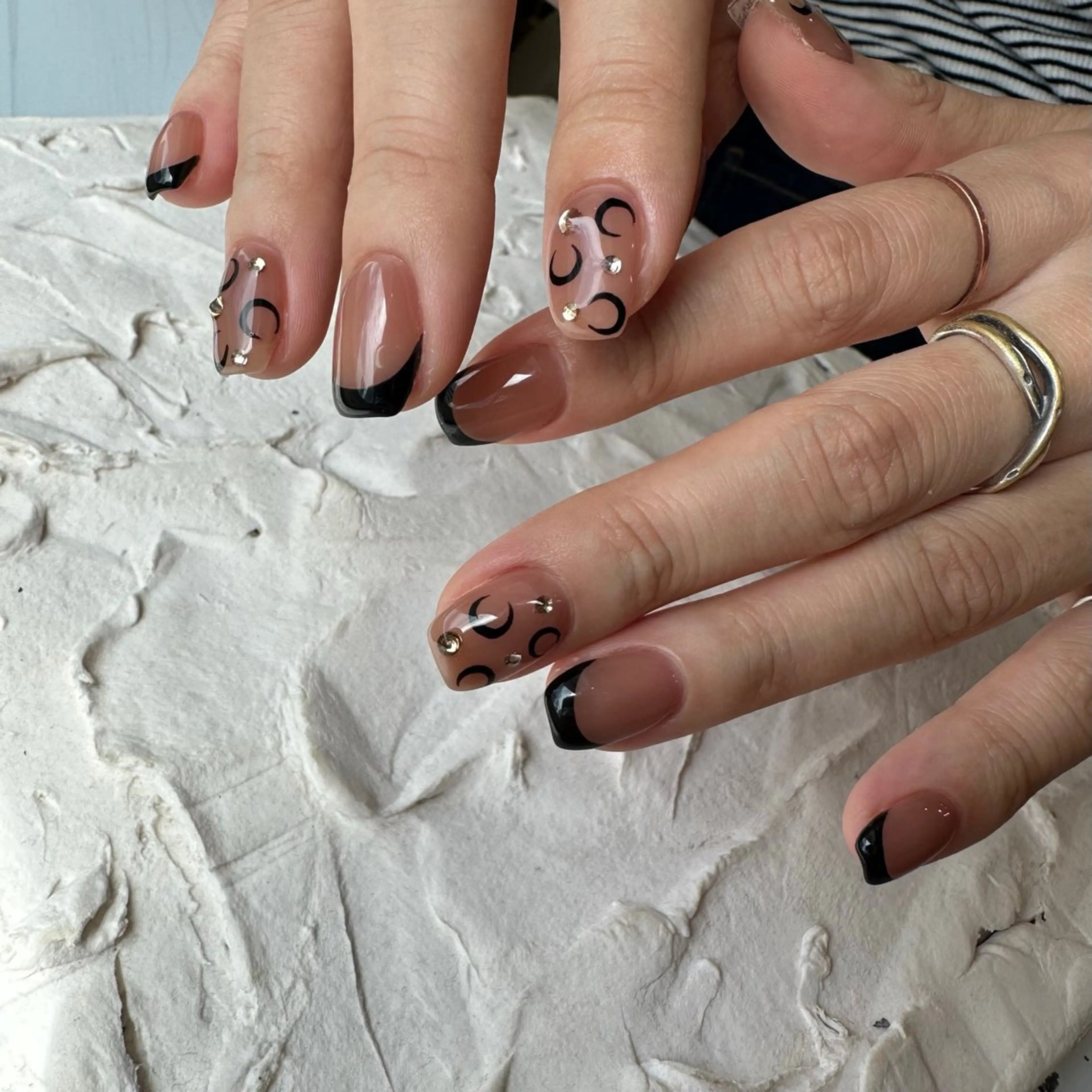 ネイル マグネットネイル ニュアンスネイル ハンドネイル Natsuko 🪼のネイルデザイン