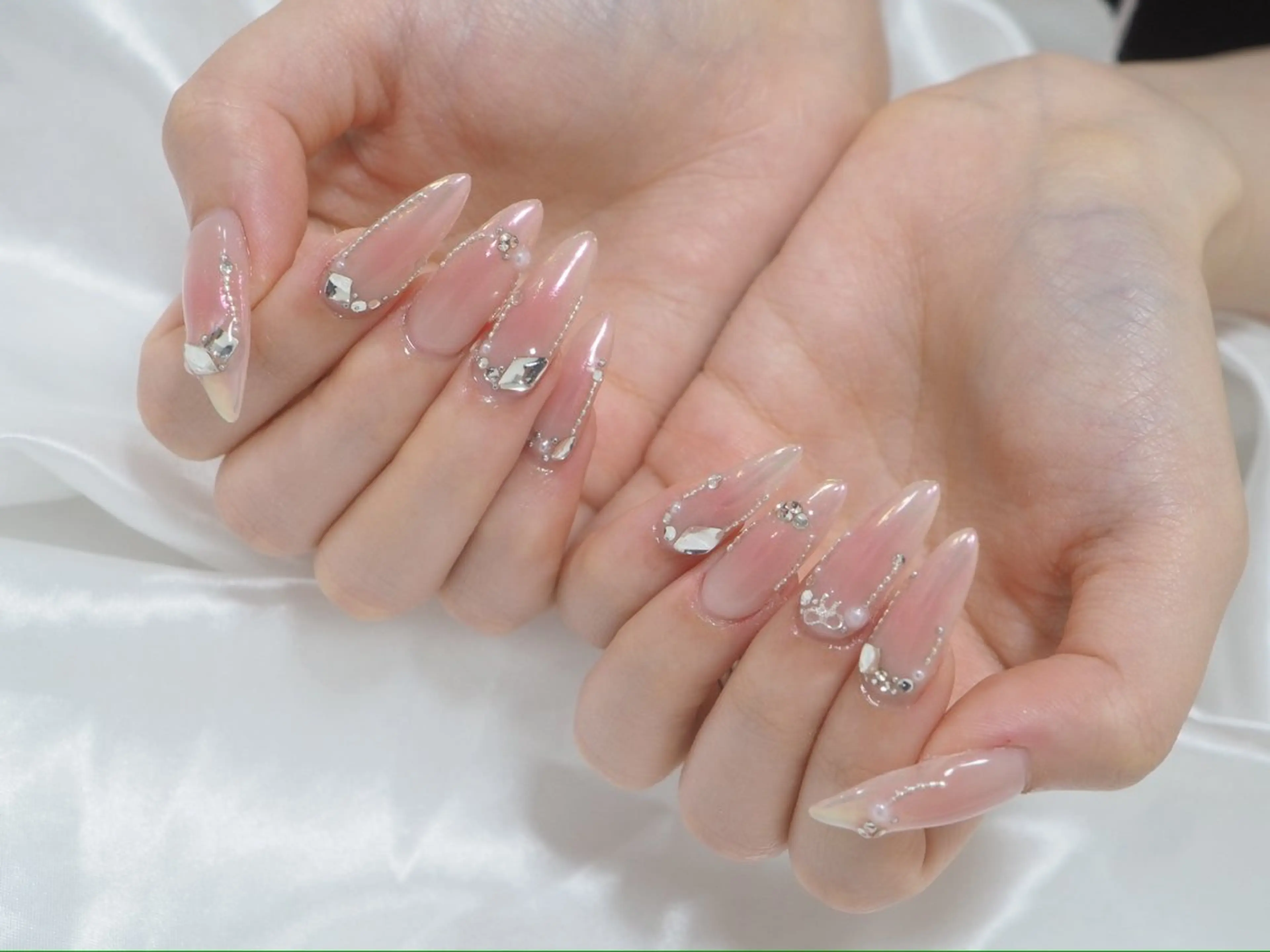 【オフ無】デザインコース💅４本​〜​の写真