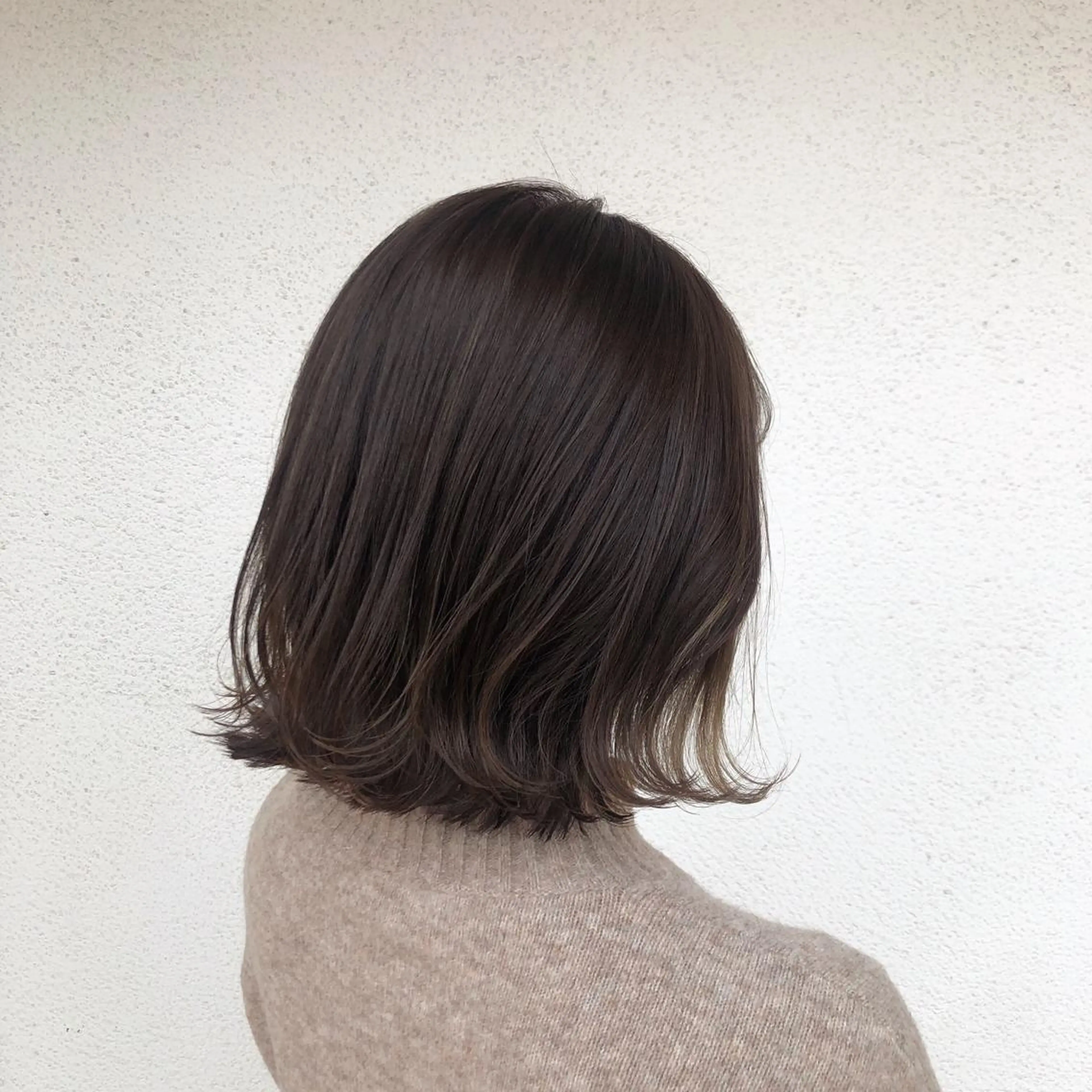 ミディアム カラー ヘアアレンジ ベージュカラー 透明感カラー ボブ 外ハネヘア カット ヘアカラー トリートメント 酸性縮毛矯正🧴韓国 レイヤー/髪質改善のヘアスタイル