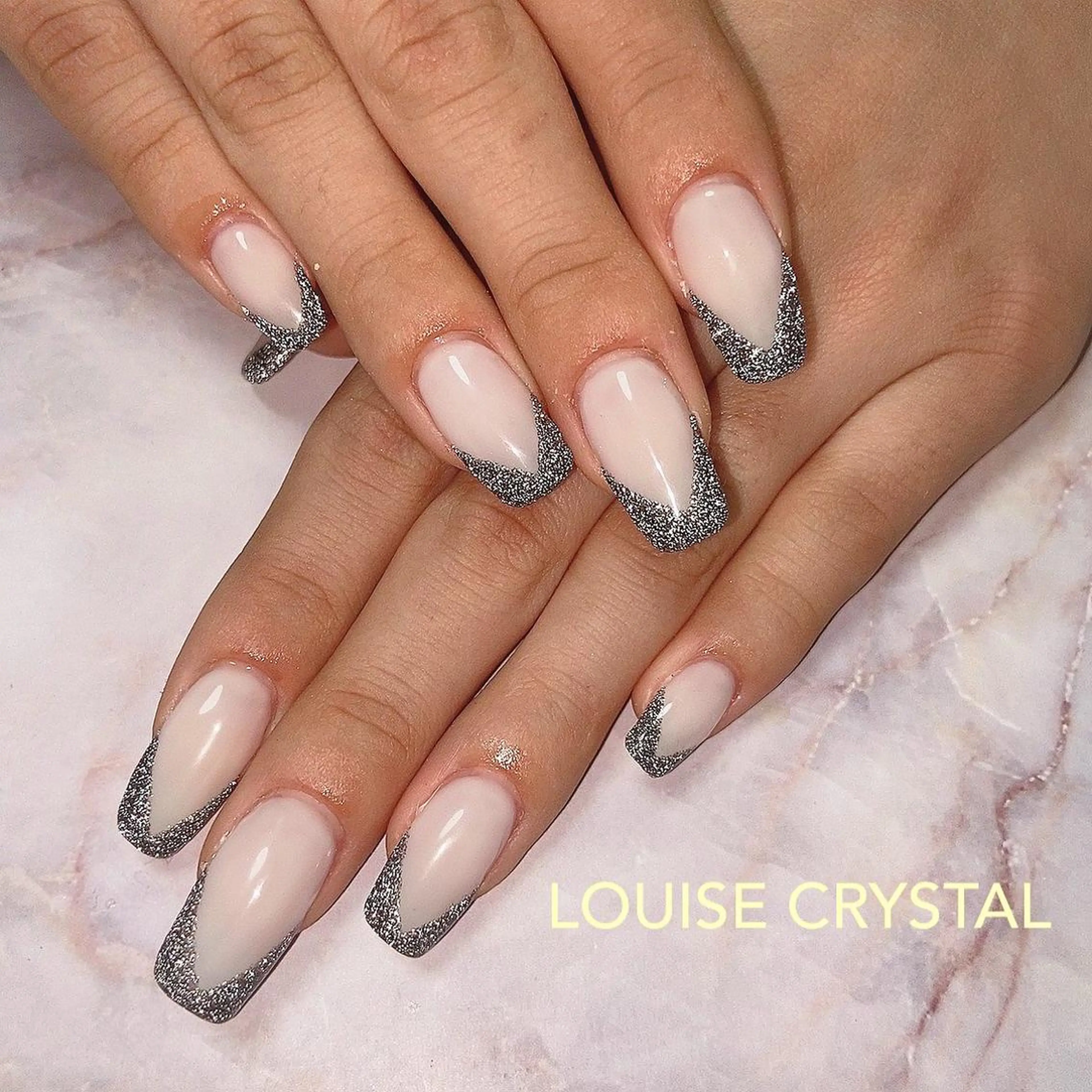 ネイル フラッシュネイル LOUISE CRYSTALのネイルデザイン