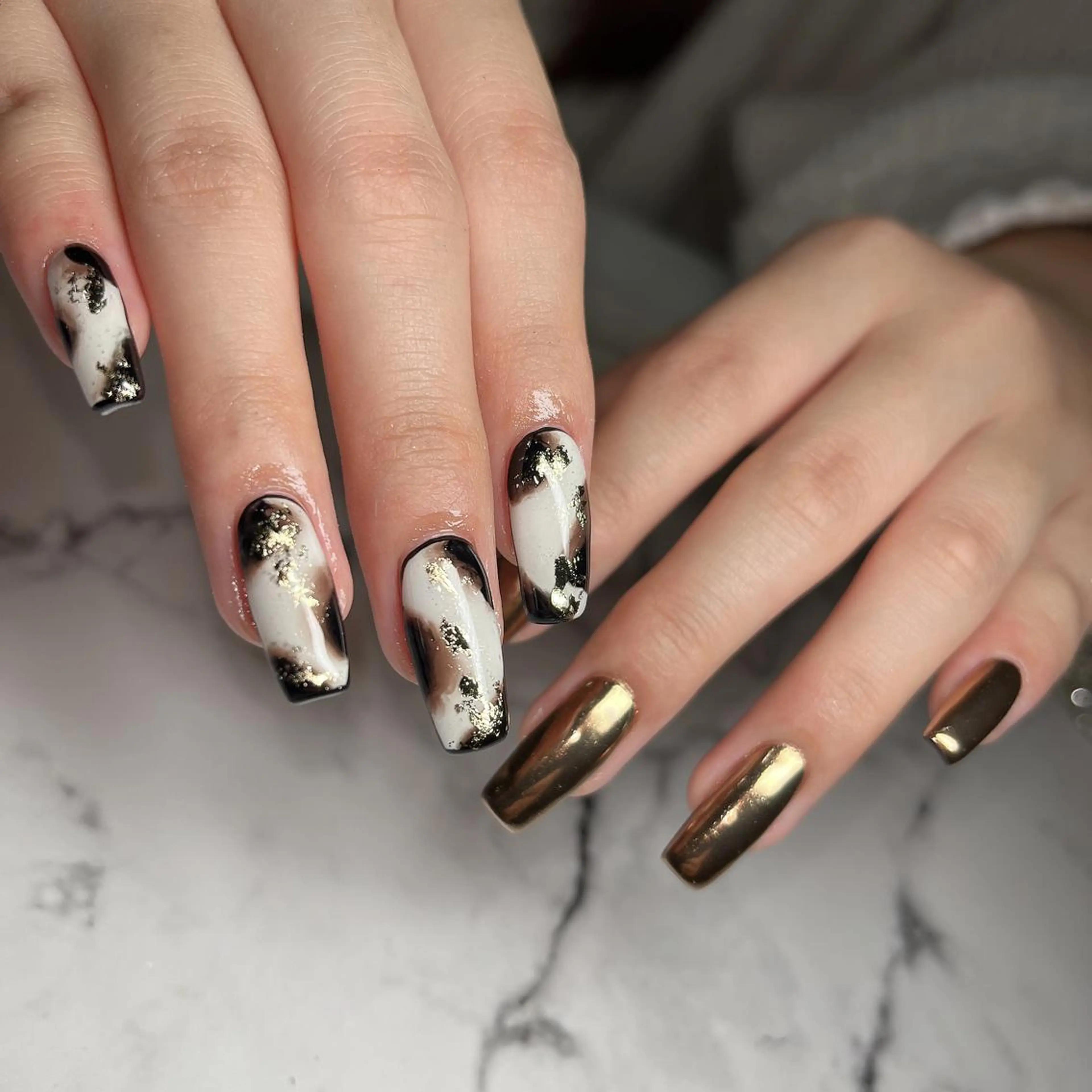 ネイル フットネイル フレンチネイル ジェルネイル ラメ(グリッター) ラメグラデーション ハンドネイル 𝐍𝐄𝐎 𝐉𝐔𝐑𝐈のネイルデザイン