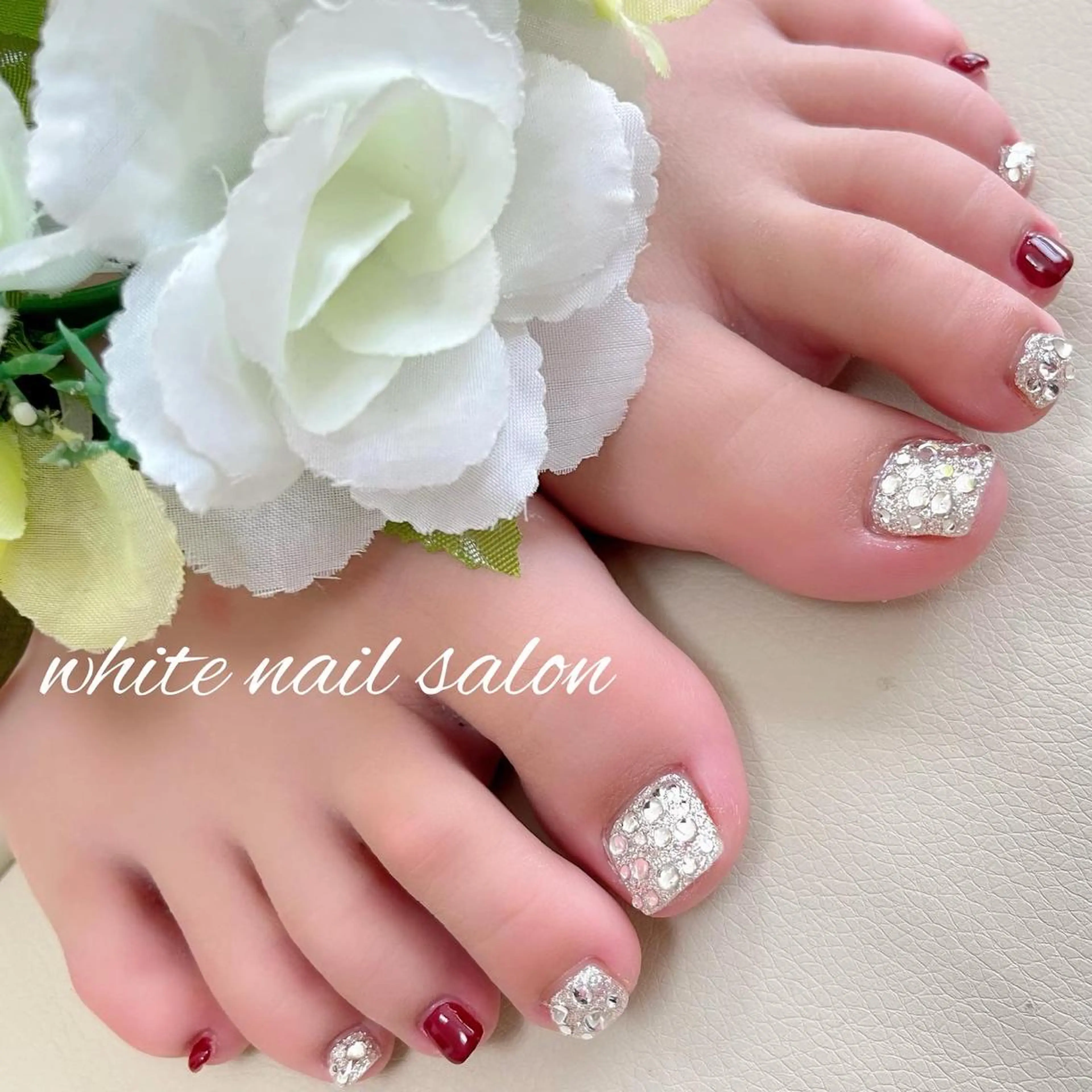 ネイル フットネイル ジェルネイル ハードジェル ラメ(グリッター) 持ち込み フットネイル white nail salonのネイルデザイン