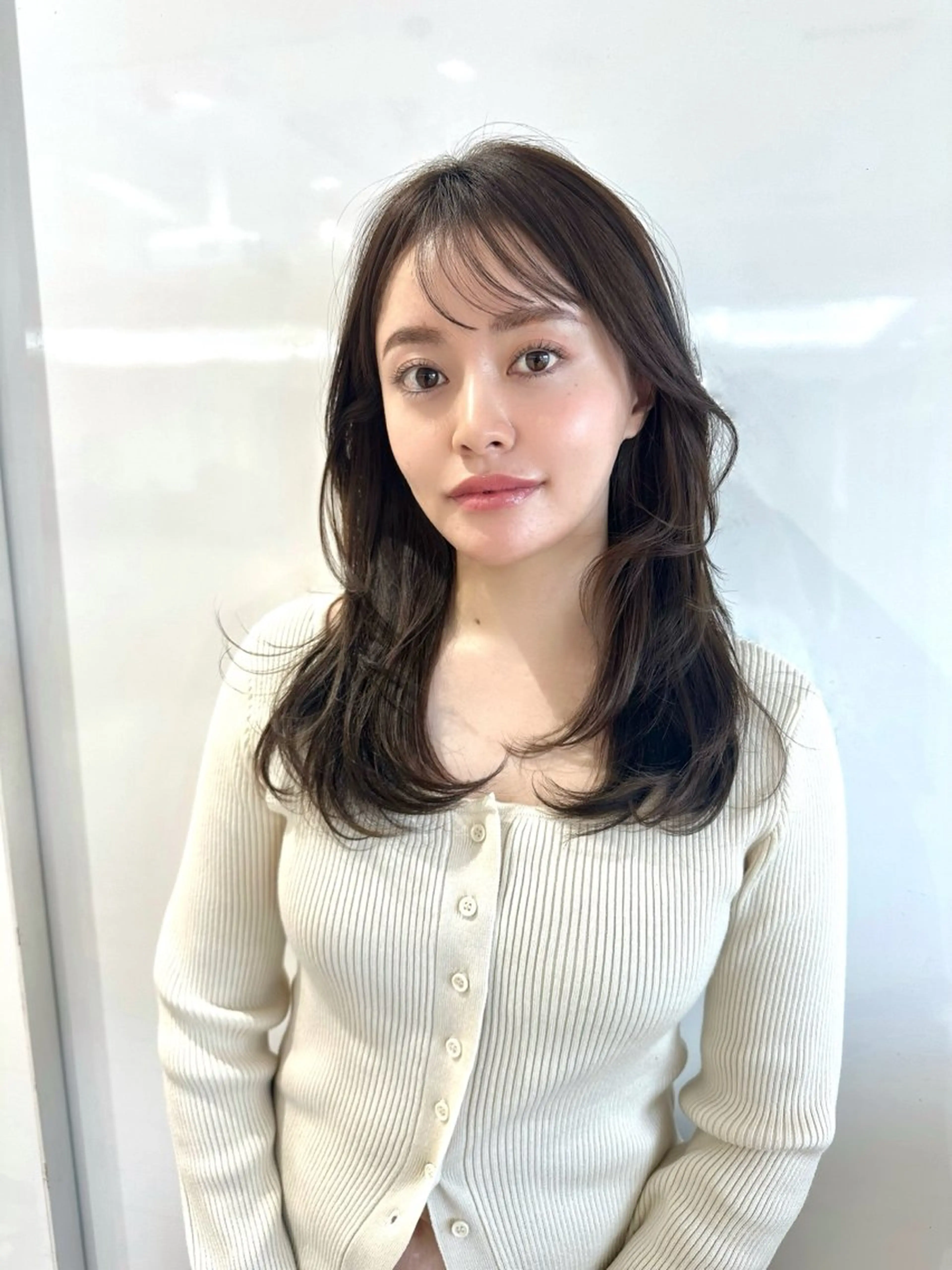 セミロング 髪質改善 韓国風ヘア レイヤーカット トリートメント カット ヘアカラー トリートメント アンニュイヘア/ 顔周りカット/眞弓萌のヘアスタイル