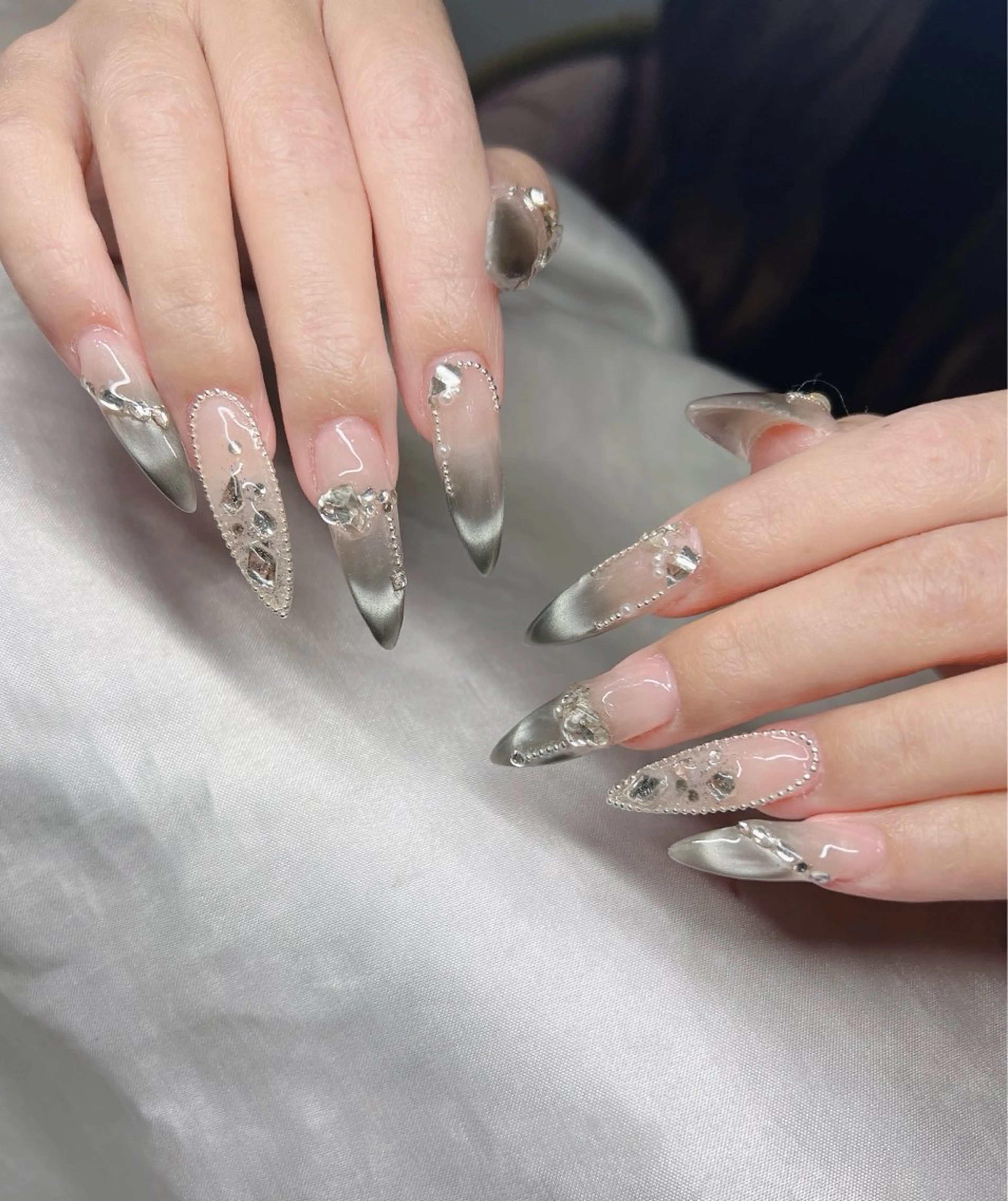 ネイル 長さ出し グラデーション 卒業式 キラキラネイル マグネットネイル ハンドネイル Lee Nailsのネイルデザイン