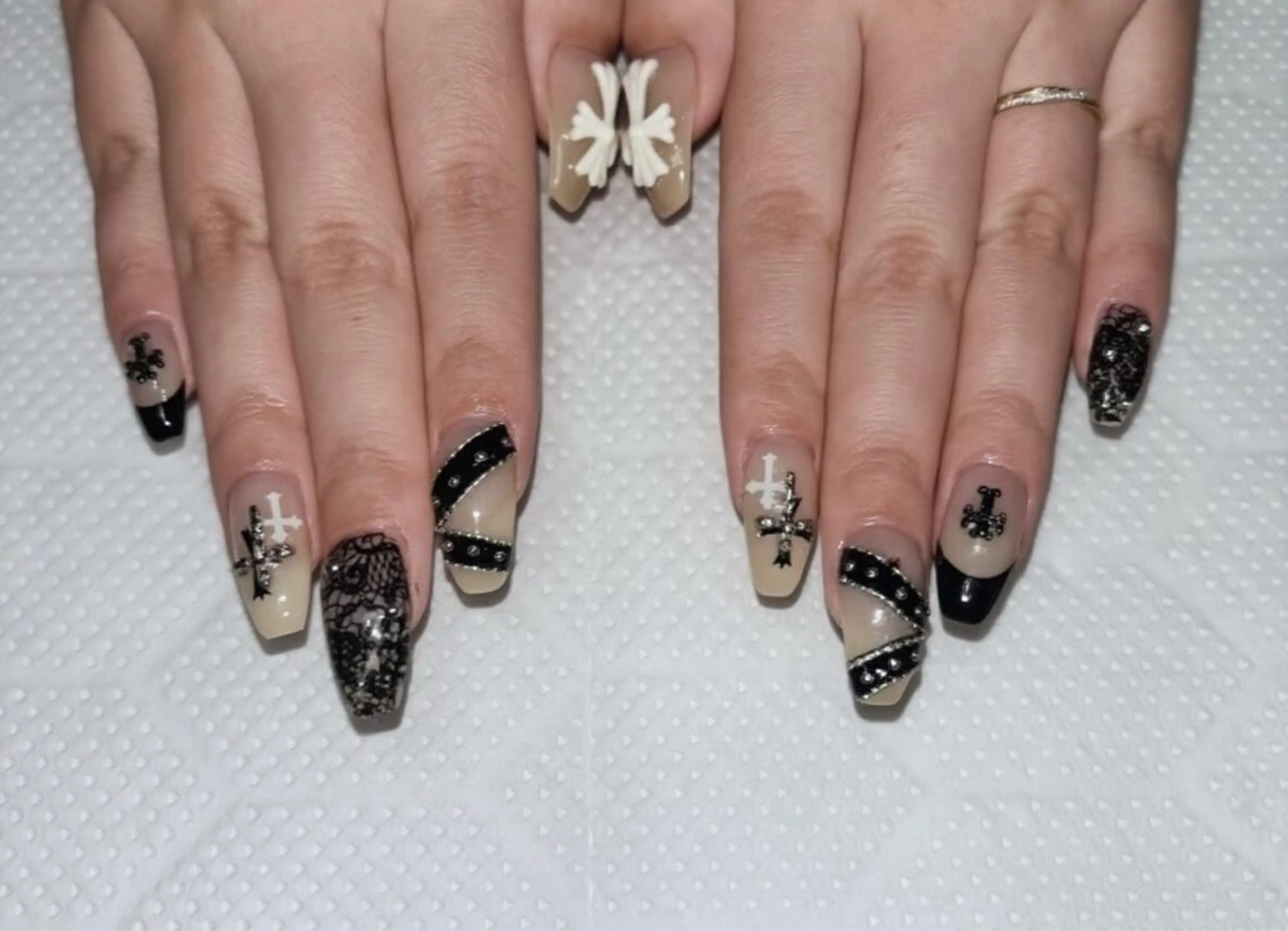 ネイル ドット 韓国ネイル ワンホンネイル ハンドネイル Yay /y2k・個性派のネイルデザイン