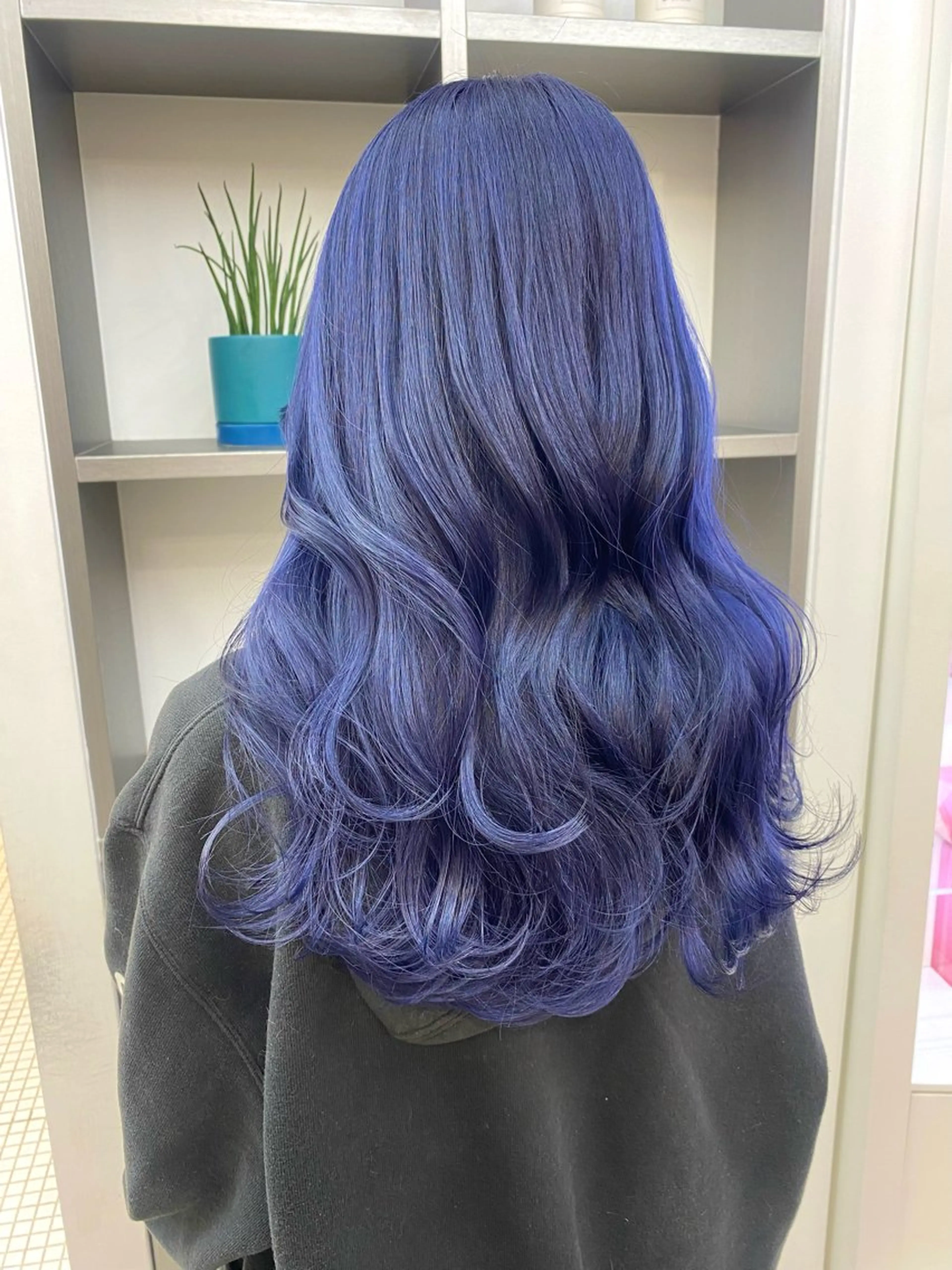 セミロング カラー ブリーチ ブルーカラー ブルーラベンダー ラベンダーカラー ヘアカラー トリートメント ヘアセット レイヤー/ハイトーン 🧸SENAのヘアスタイル