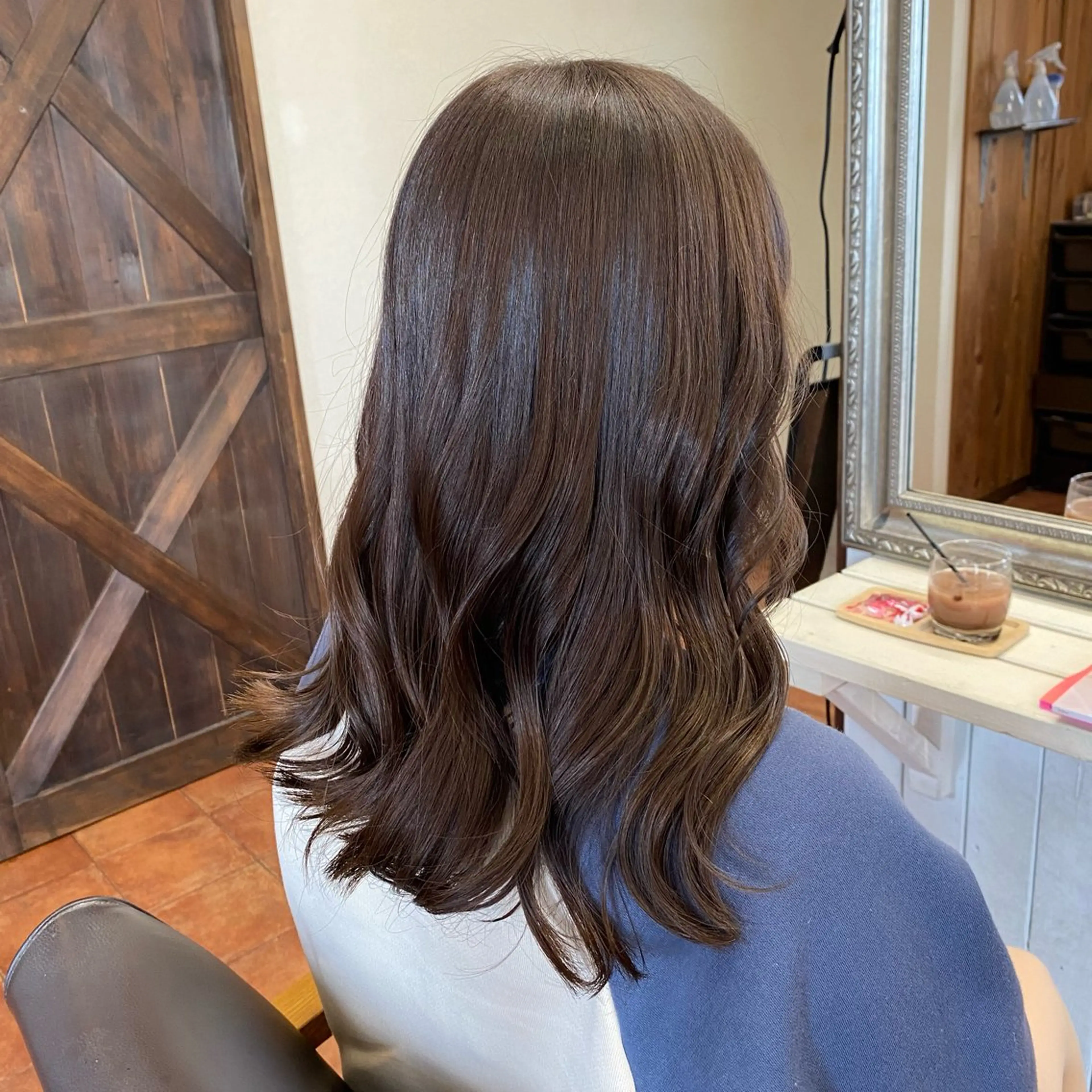 セミロング カラー アッシュ アッシュブラウン ブラウンカラー モウリ マヒロのヘアスタイル